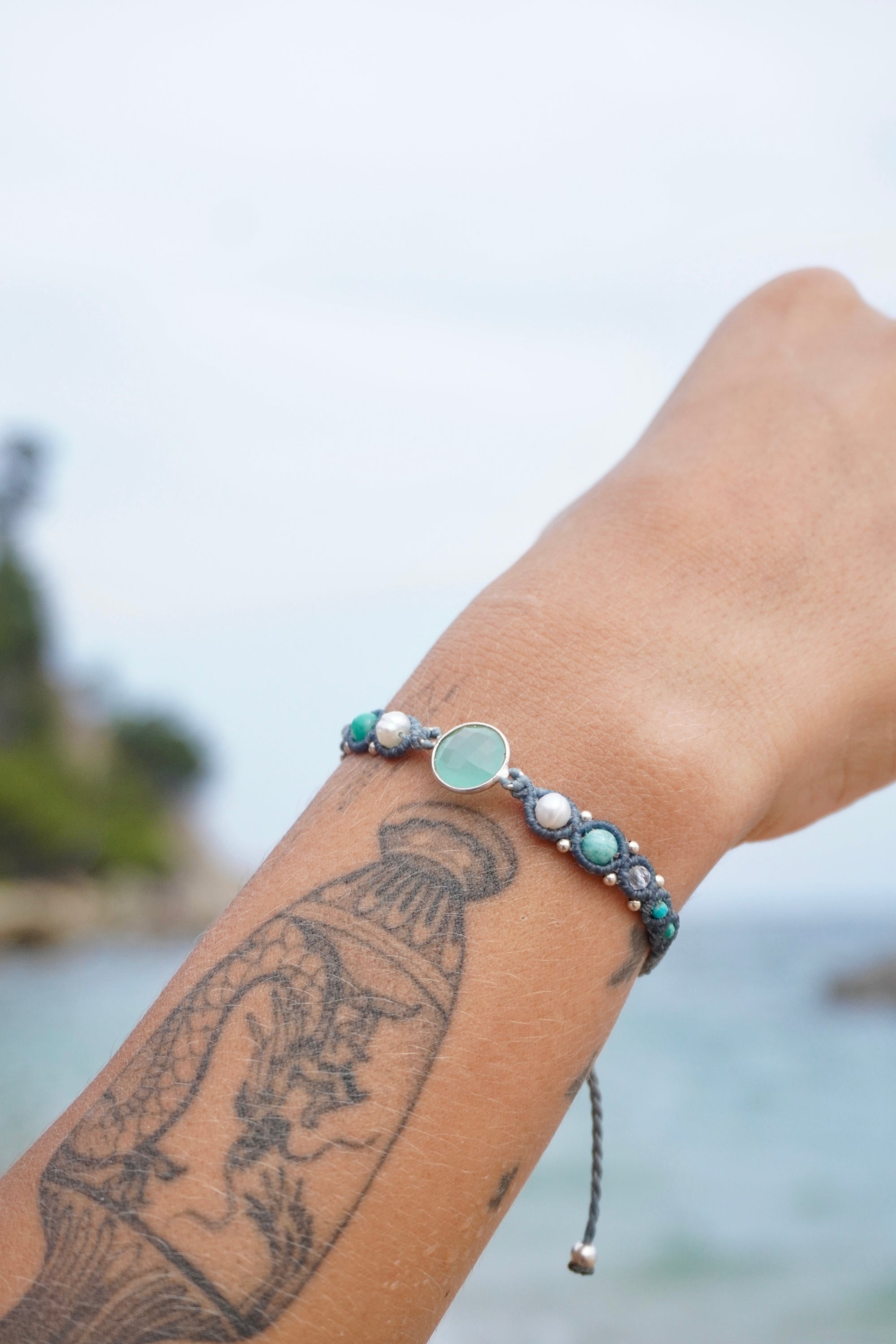 Pulsera de Calcedonia, Perlas, Amazonita, Cuarzo cristal y Turquesa