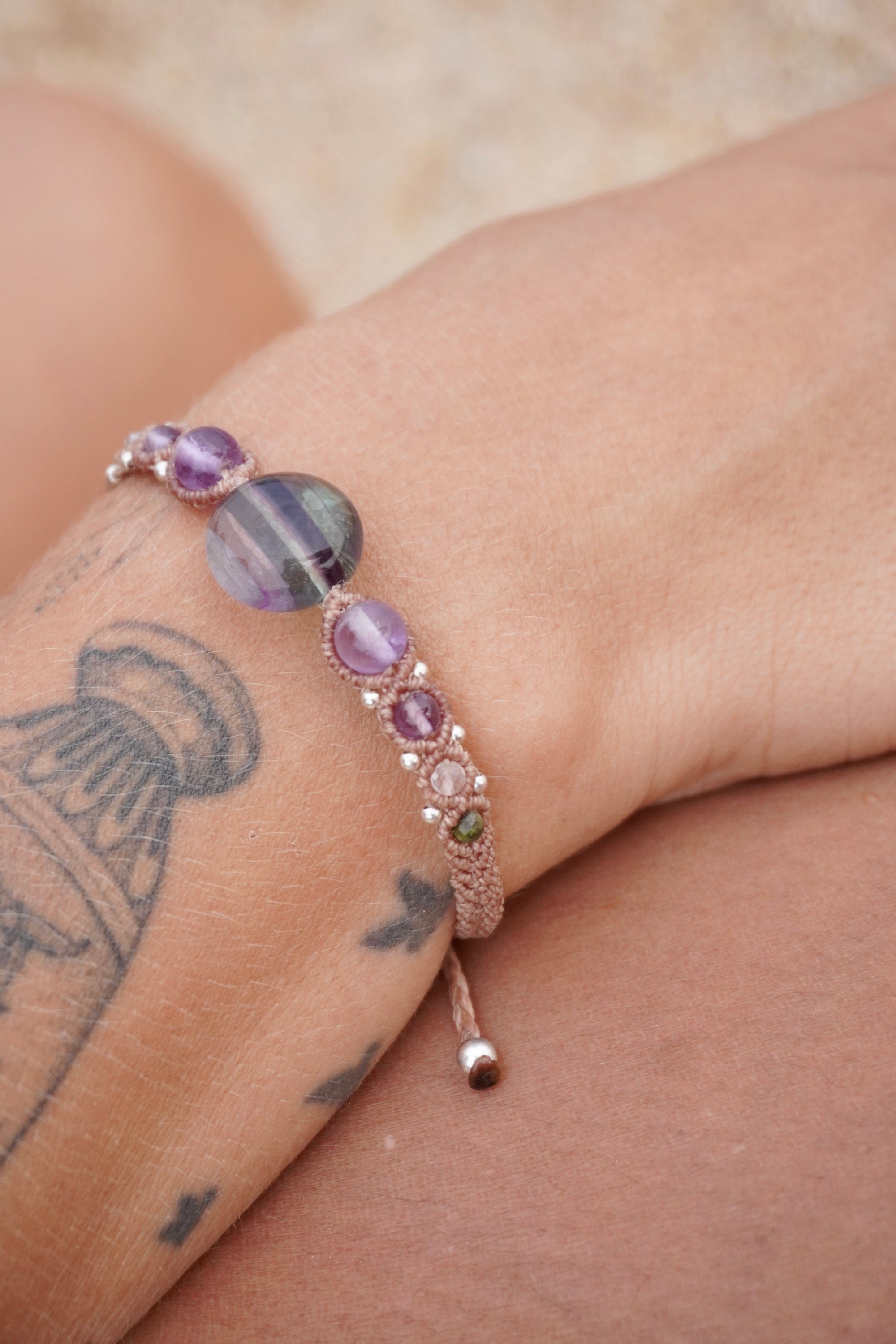 Pulsera de Fluorita, Amatista, Cuarzo cristal y Unakita