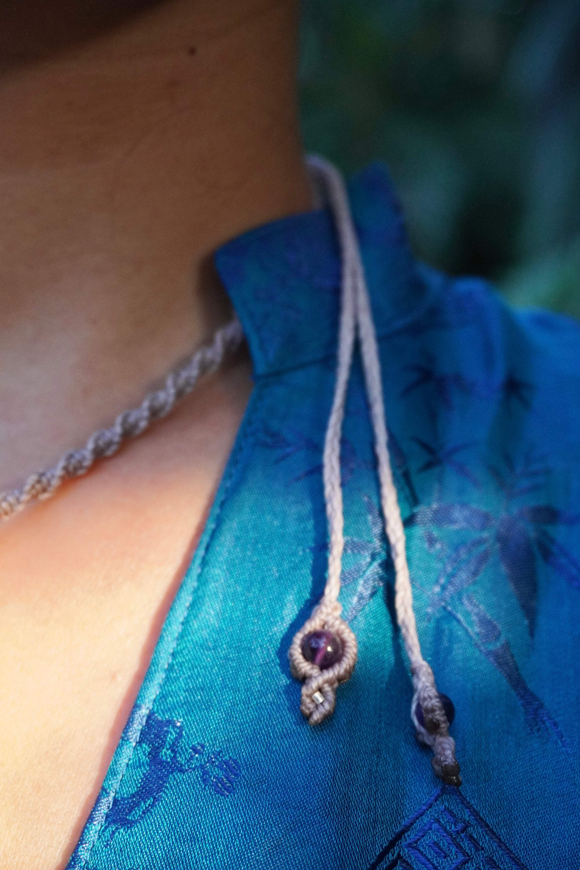 Collar de macramé con Labradorita y Amatista