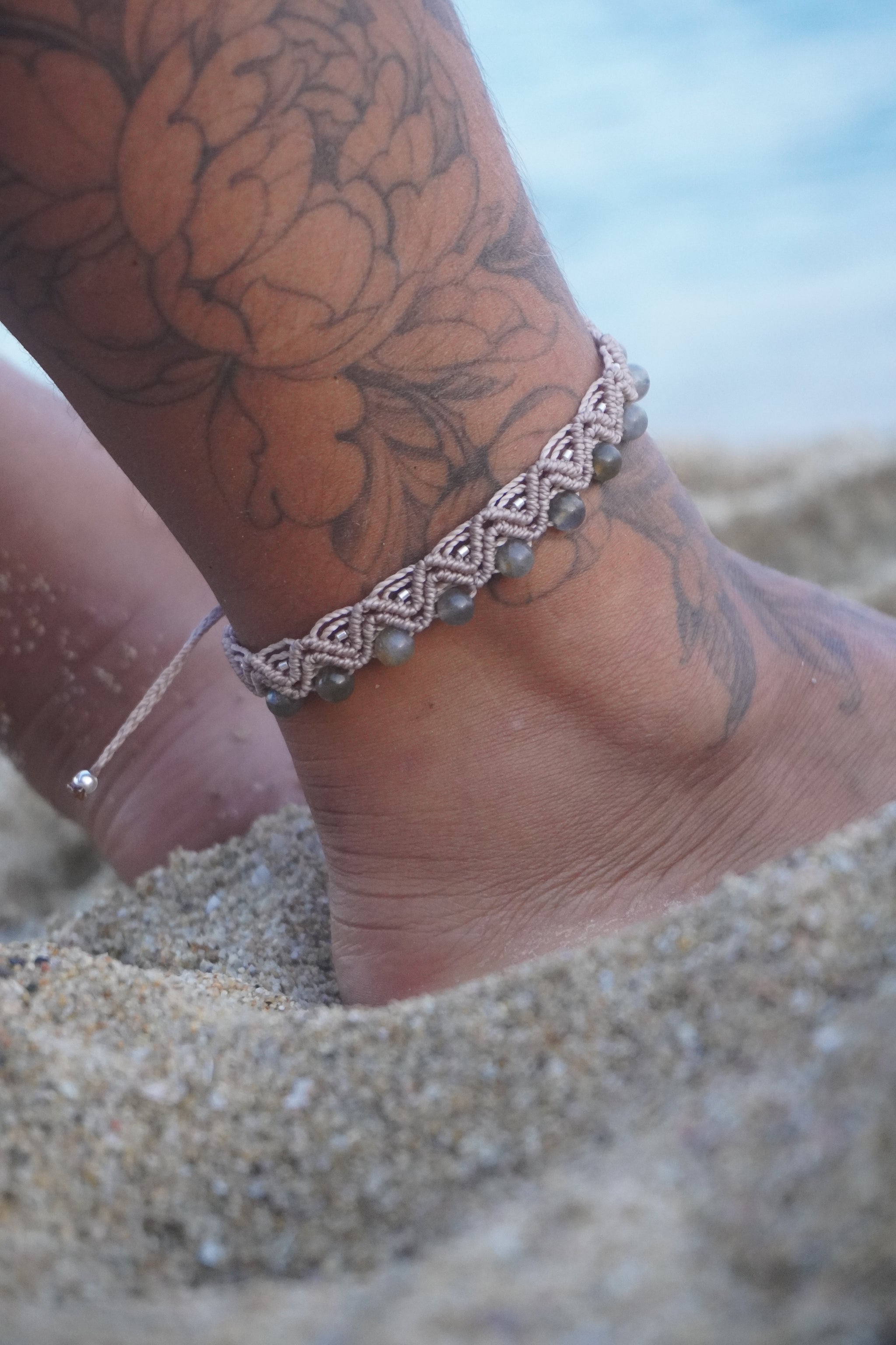 Tobillera de macramé con Labradorita