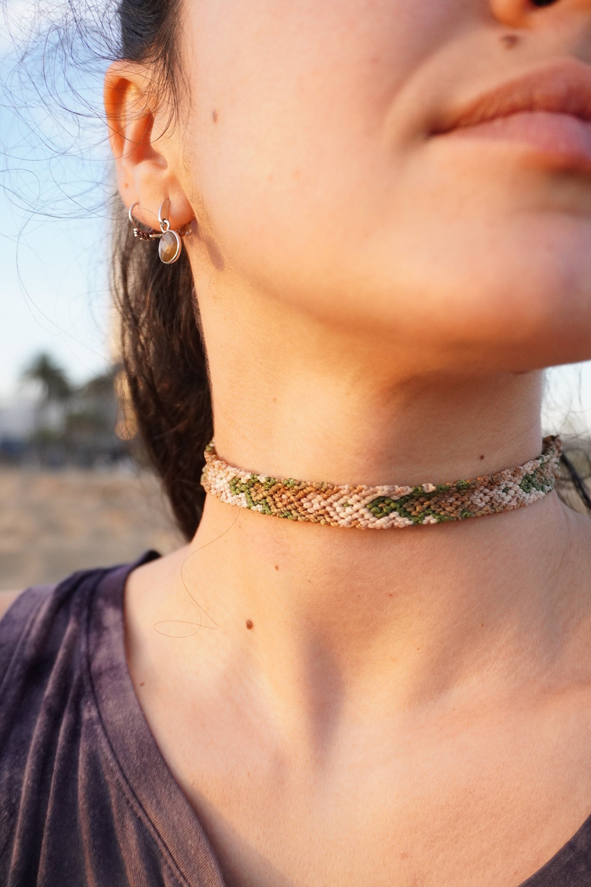 Choker de macramé con Labradorita y Cuarzo verde