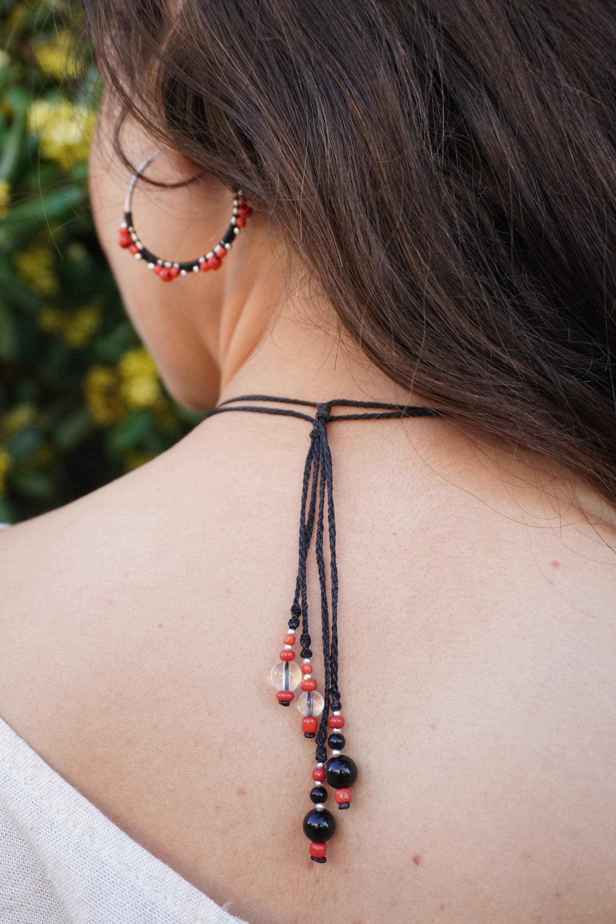 Collar Punta de Cuarzo Cristal, Coral Rojo y Mostacillas de plata marroquí