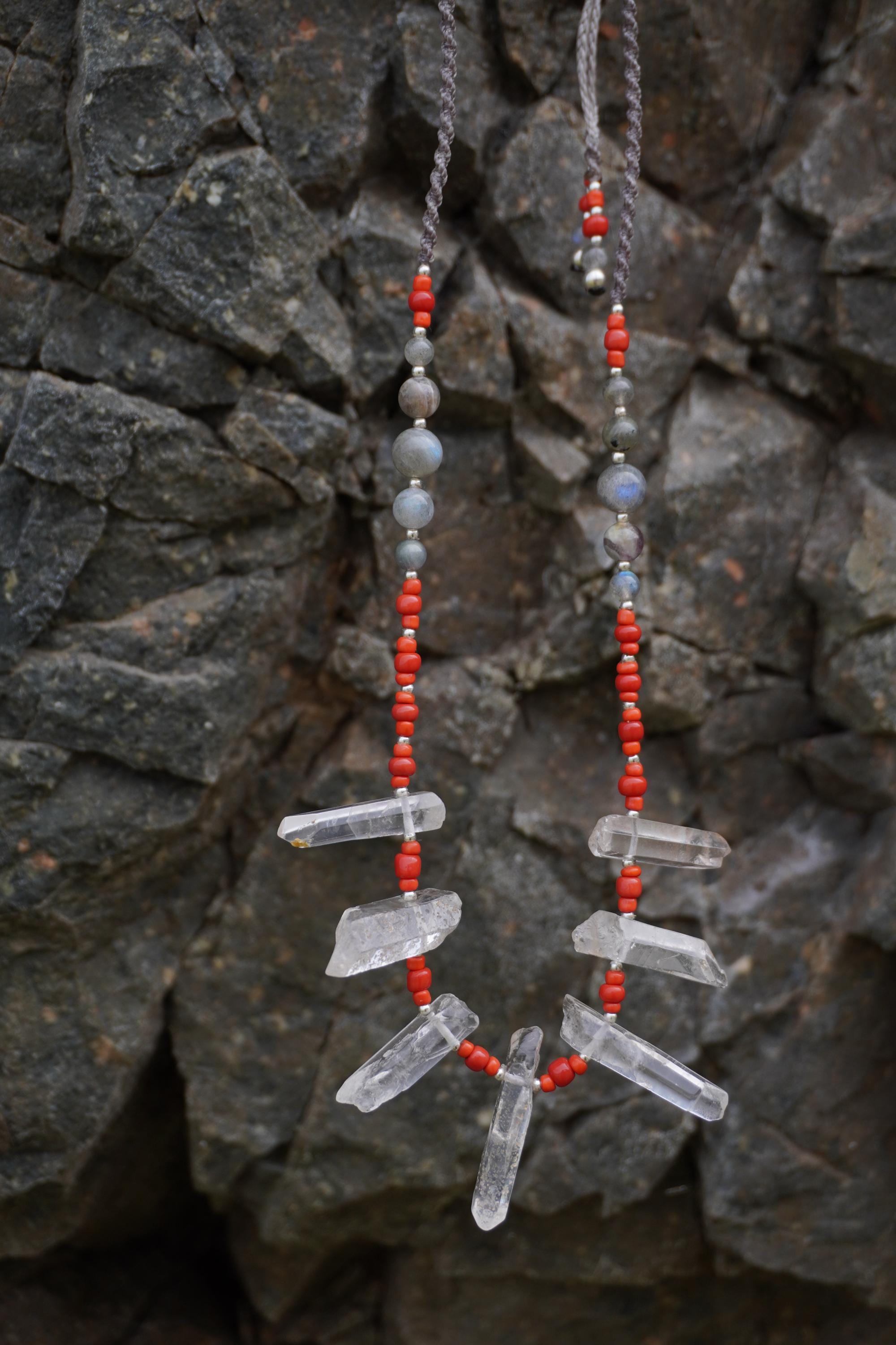 Collar Puntas de Cuarzo Cristal, Coral Rojo y Labradorita