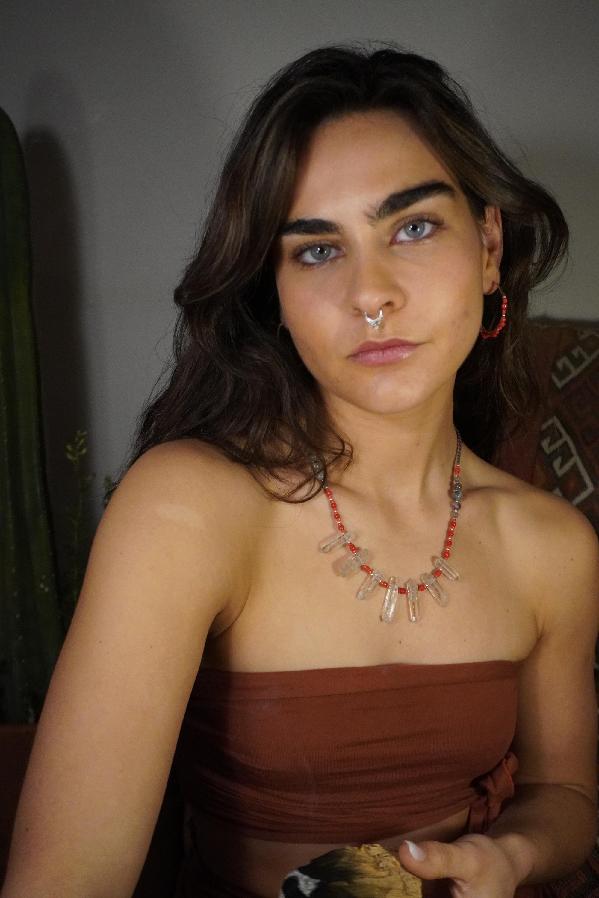Collar Puntas de Cuarzo Cristal, Coral Rojo y Labradorita