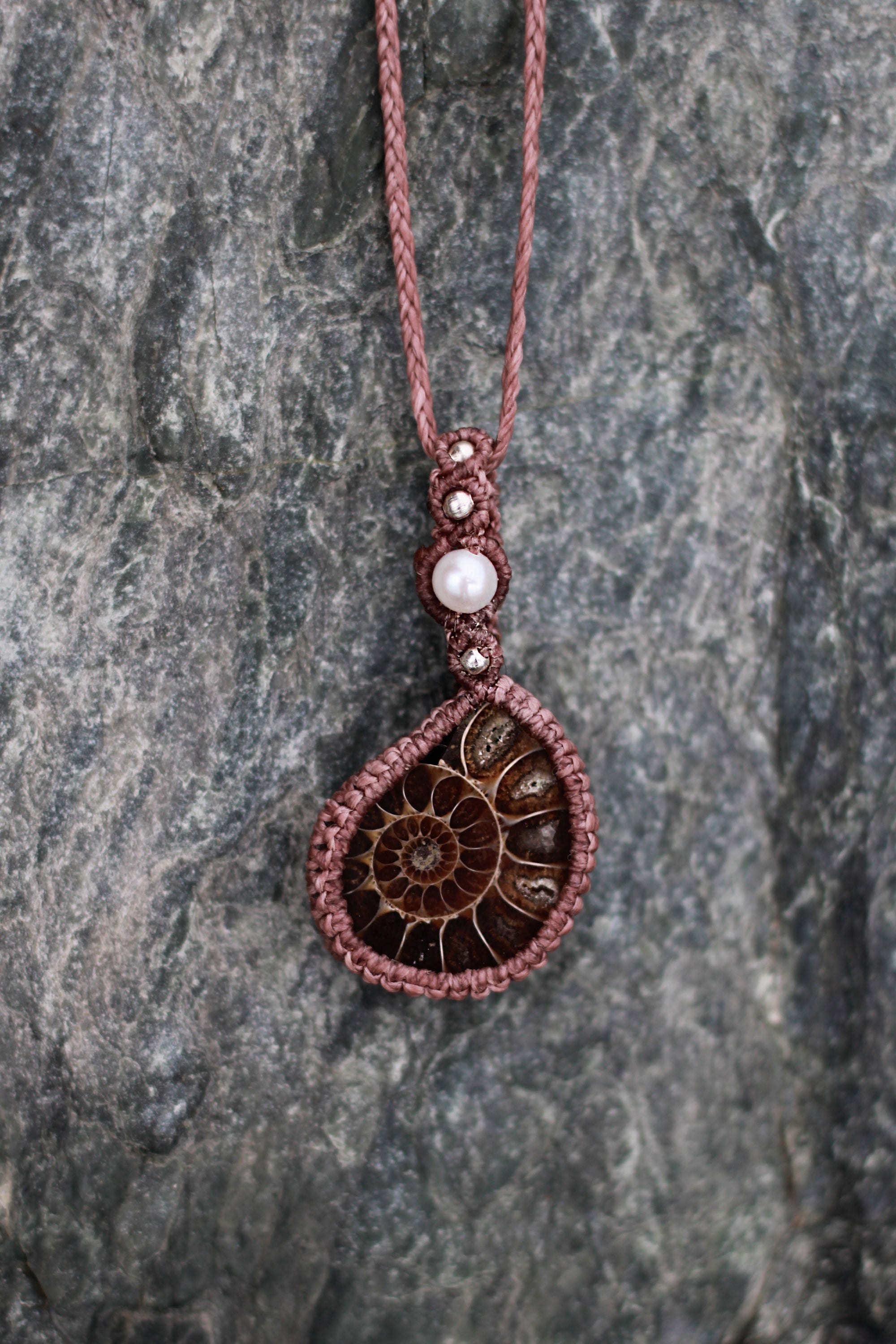 Collar de Amonnite, Perlas y Cuarzo Rosa