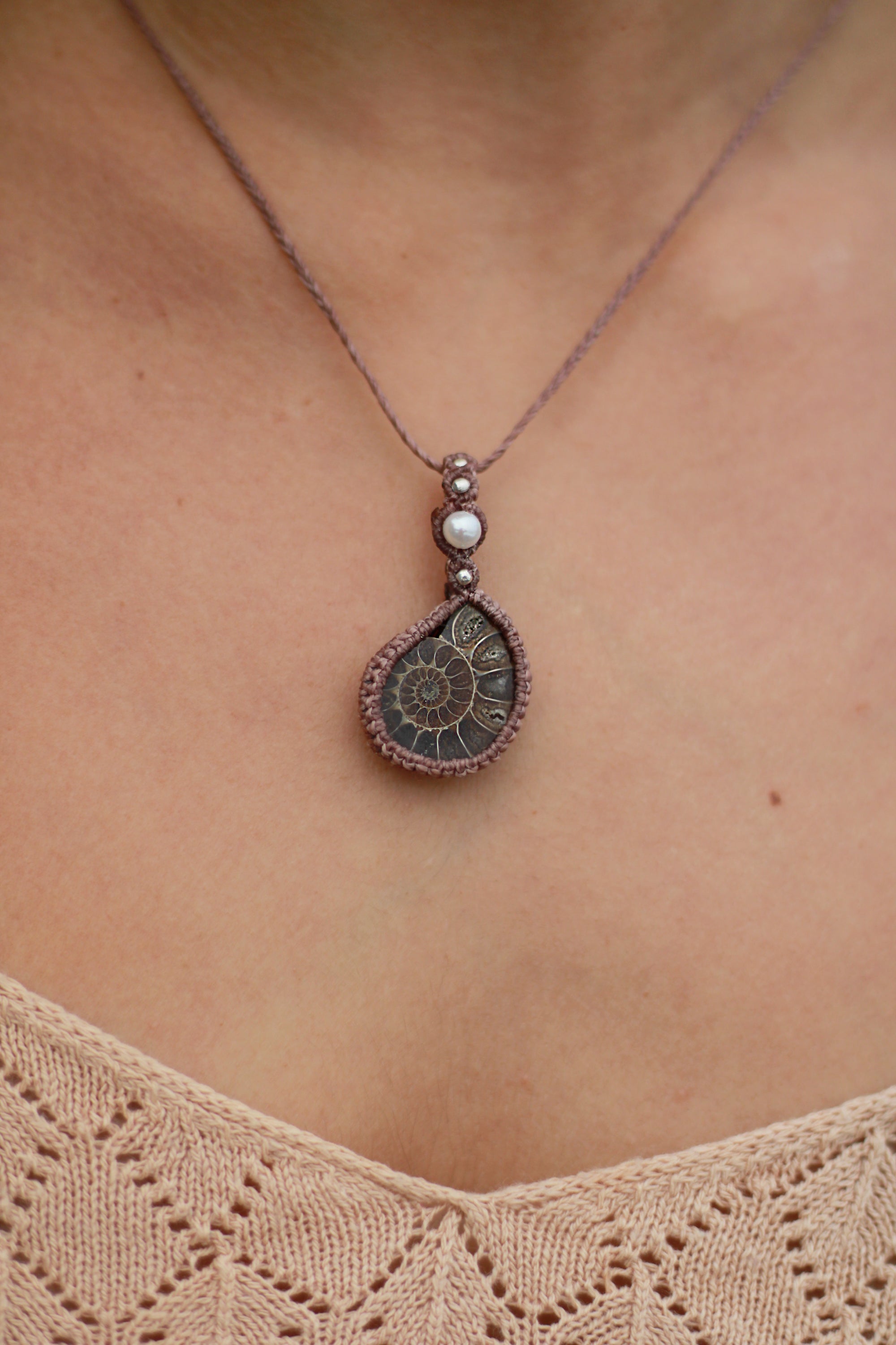 Collar de Amonnite, Perlas y Cuarzo Rosa
