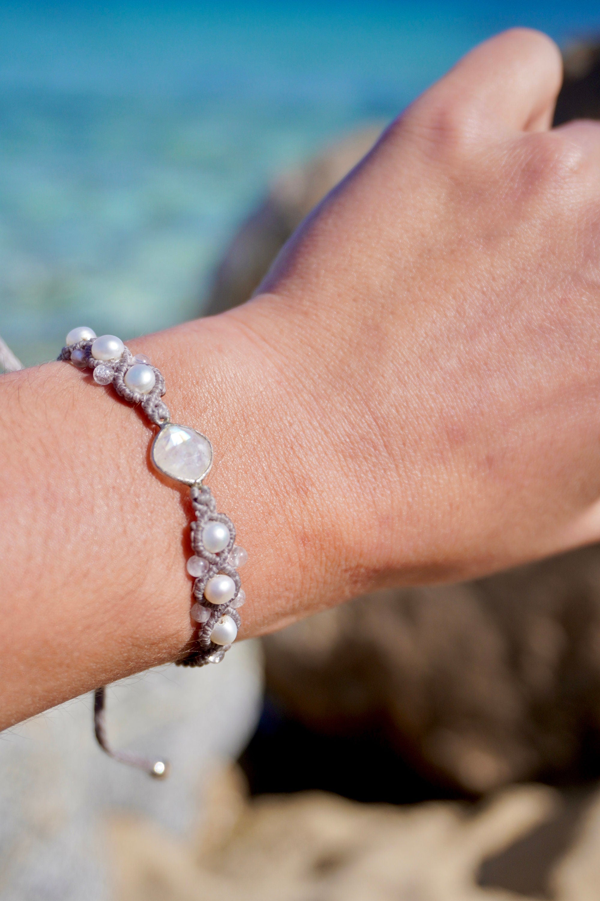 Pulsera de Piedra Luna Arcoiris, Perlas y Cuarzo Cristal