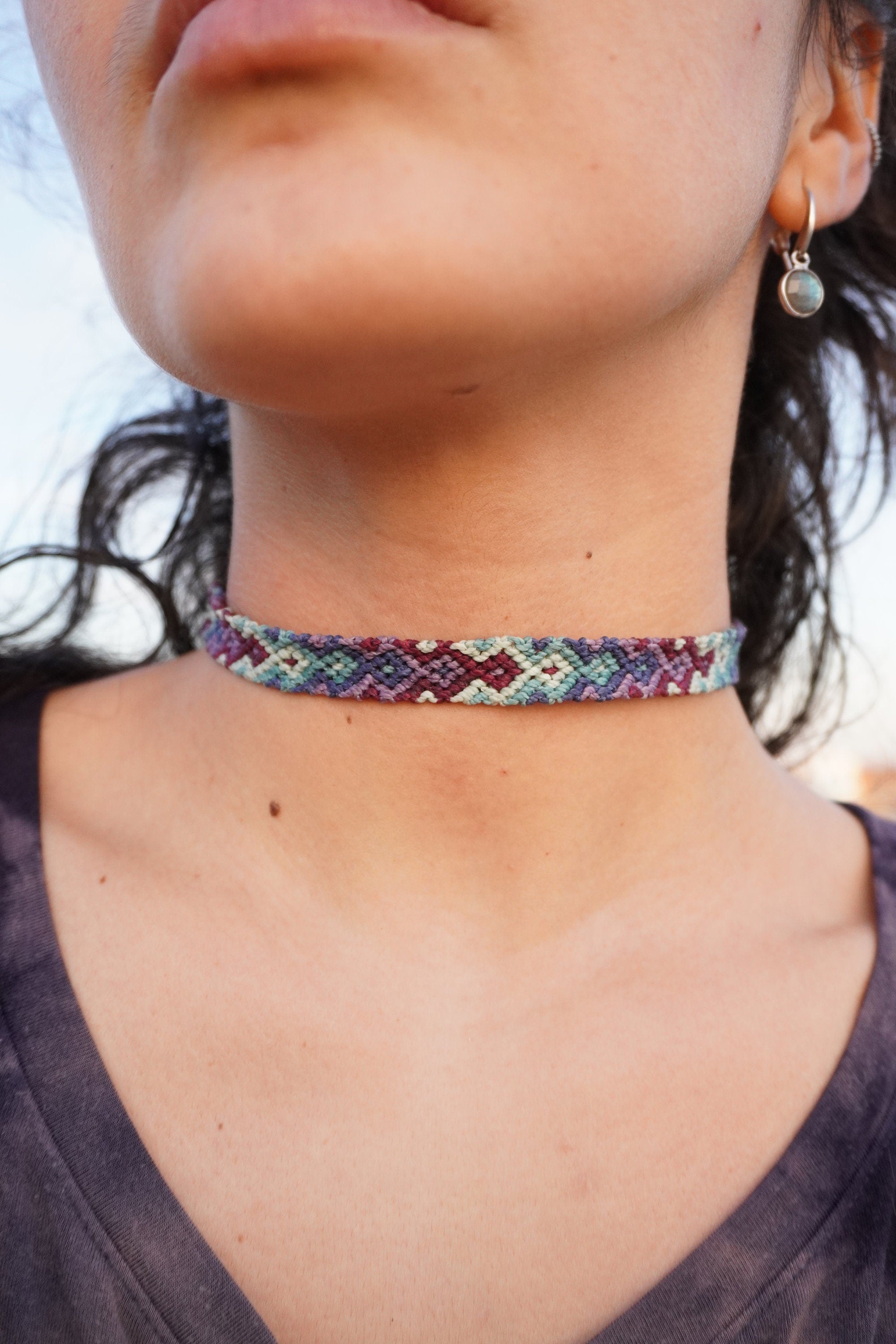 Chocker de macramé azulado con Amatista