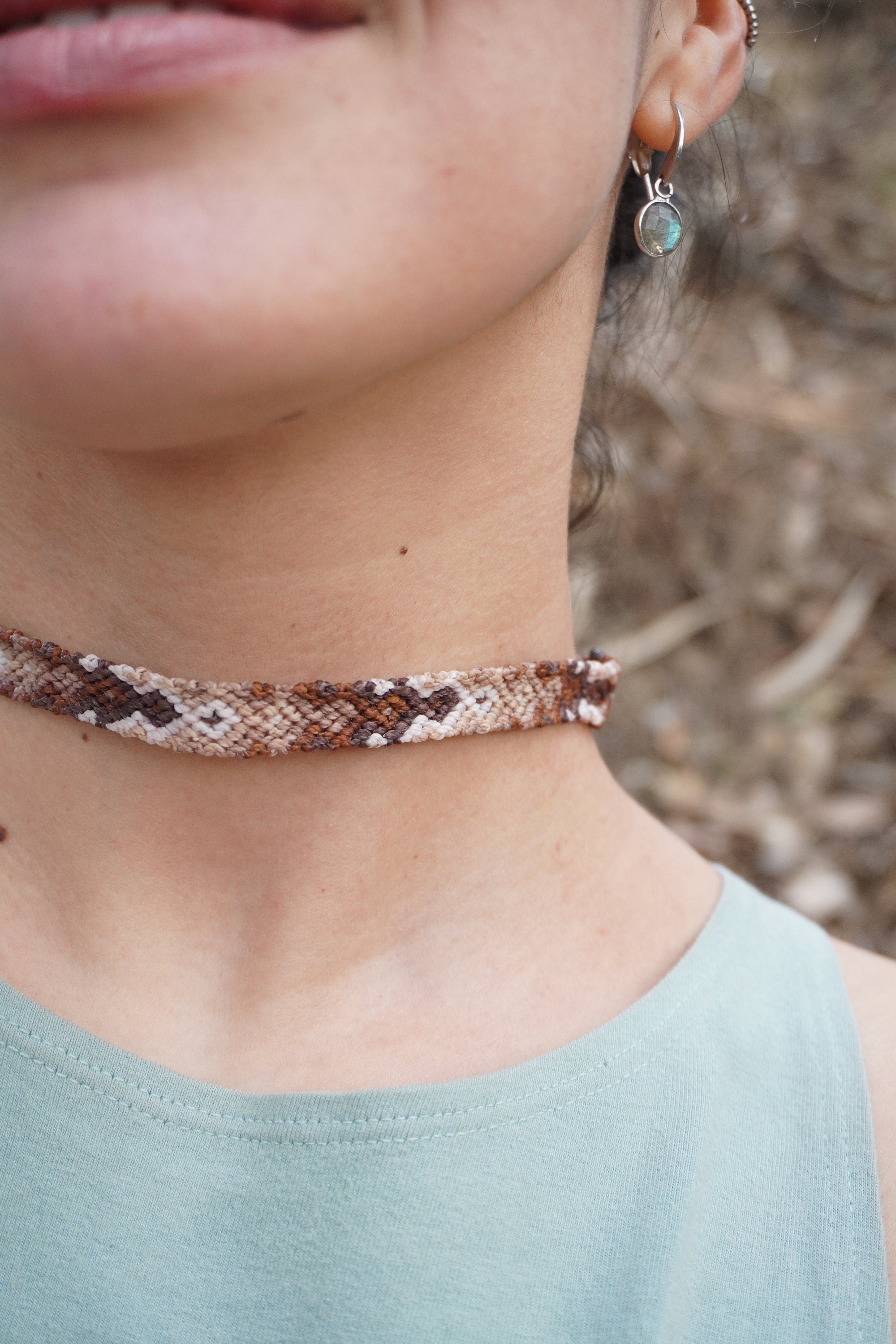 Chocker de macramé con Cuarzo Rosa