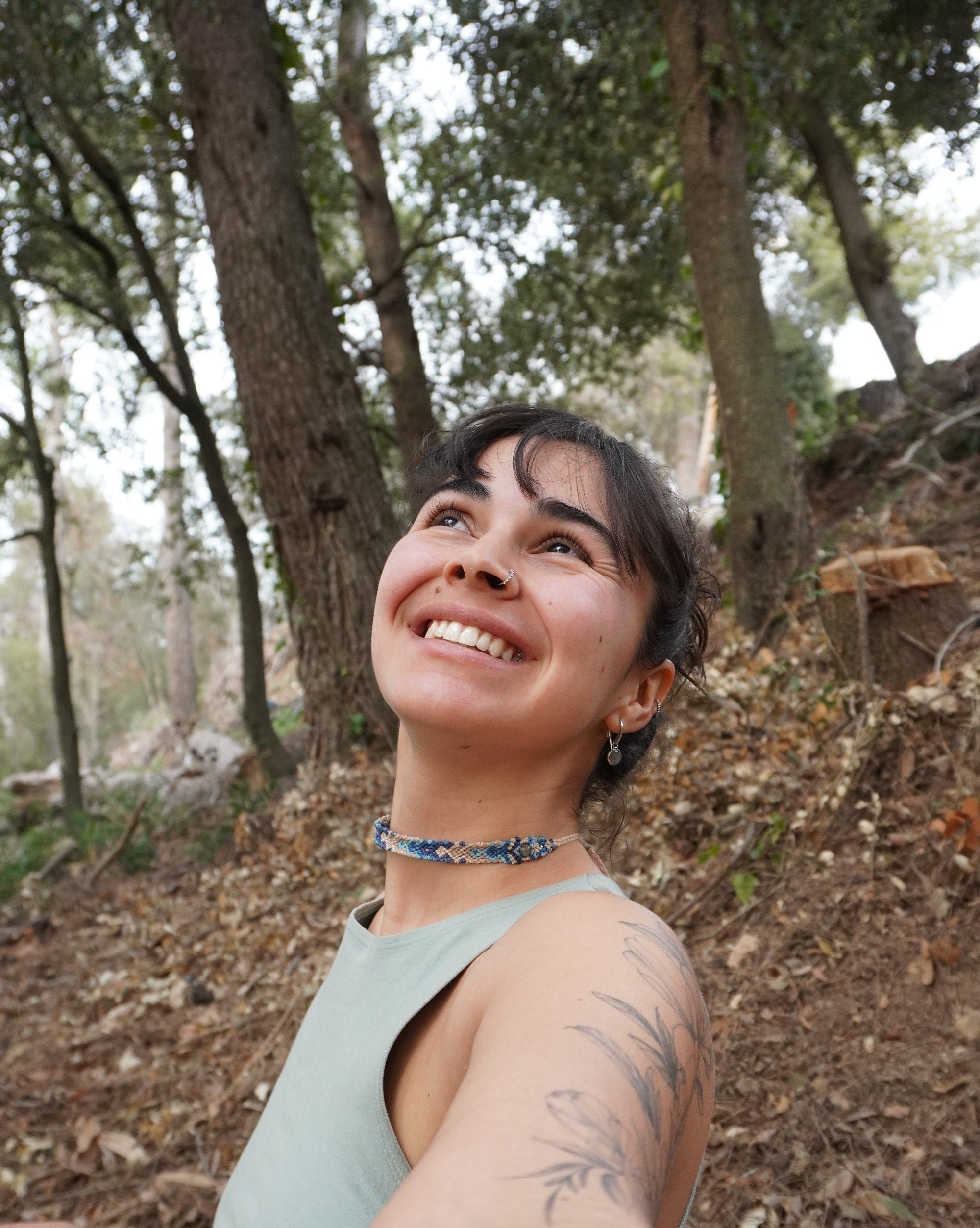 Chocker de macramé azulado con Labradorita