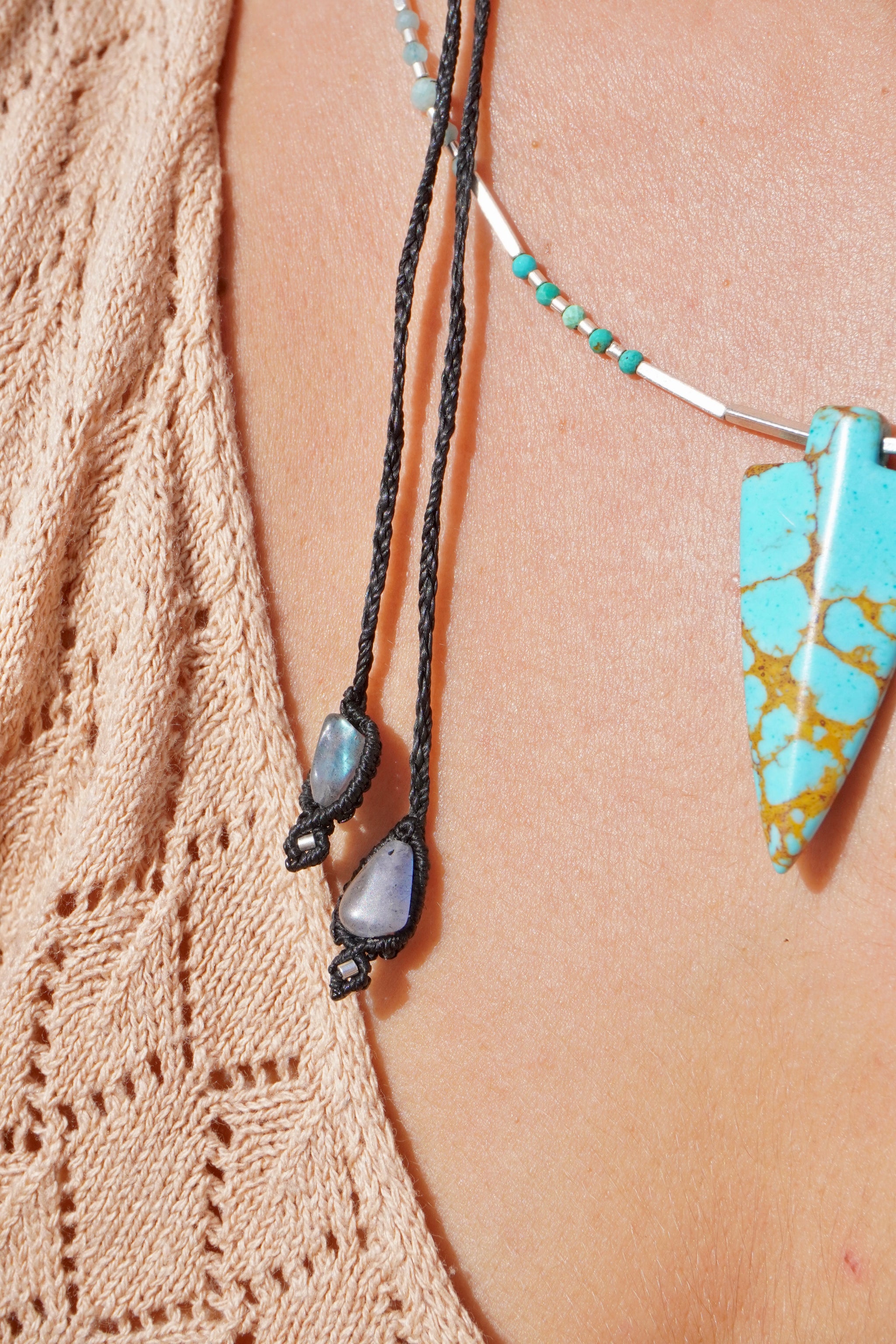 Collar Punta de Turquesa, Amazonita, Piedra Luna Arcoíris y Labradorita