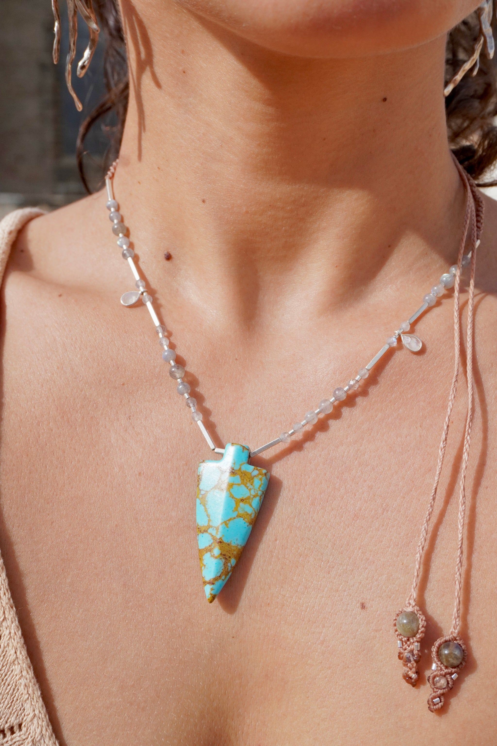 Collar punta de Turquesa, labradorita y piedra luna arcoíris