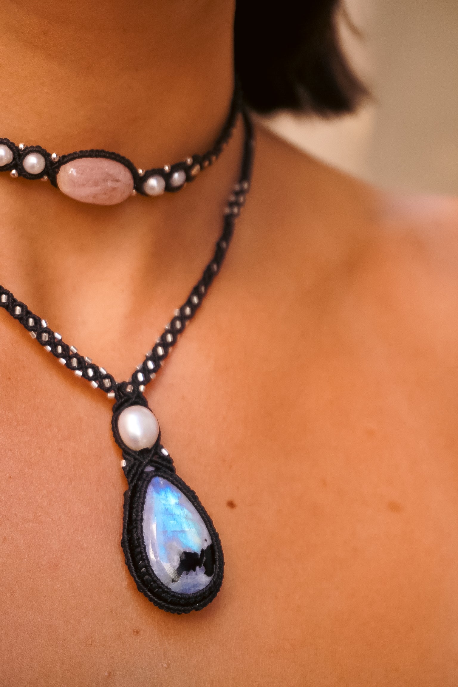 Collar de Piedra Luna Arcoíris, perla, amatista y cuarzo rosa