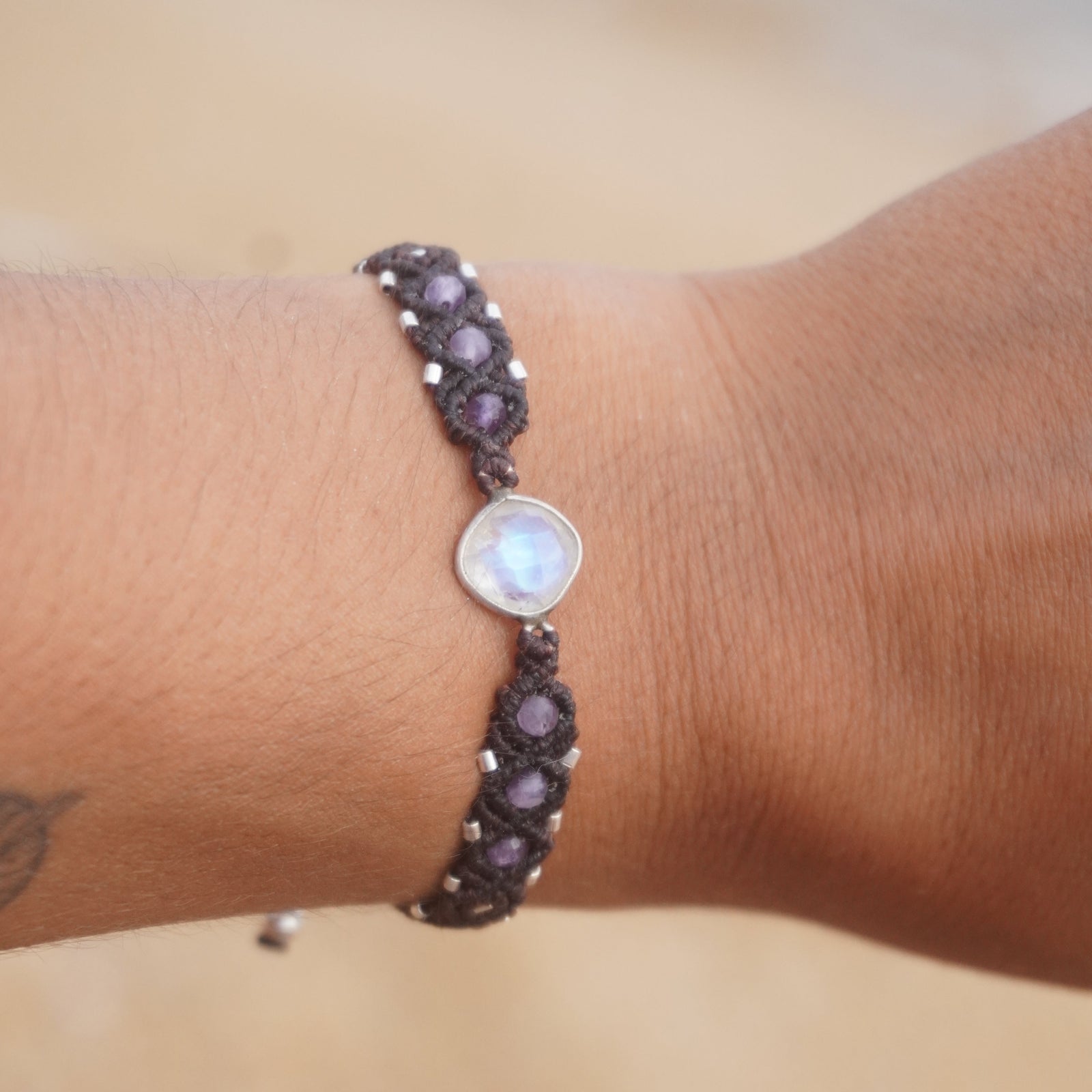 Pulsera de Piedra Luna Arcoiris y Amatista