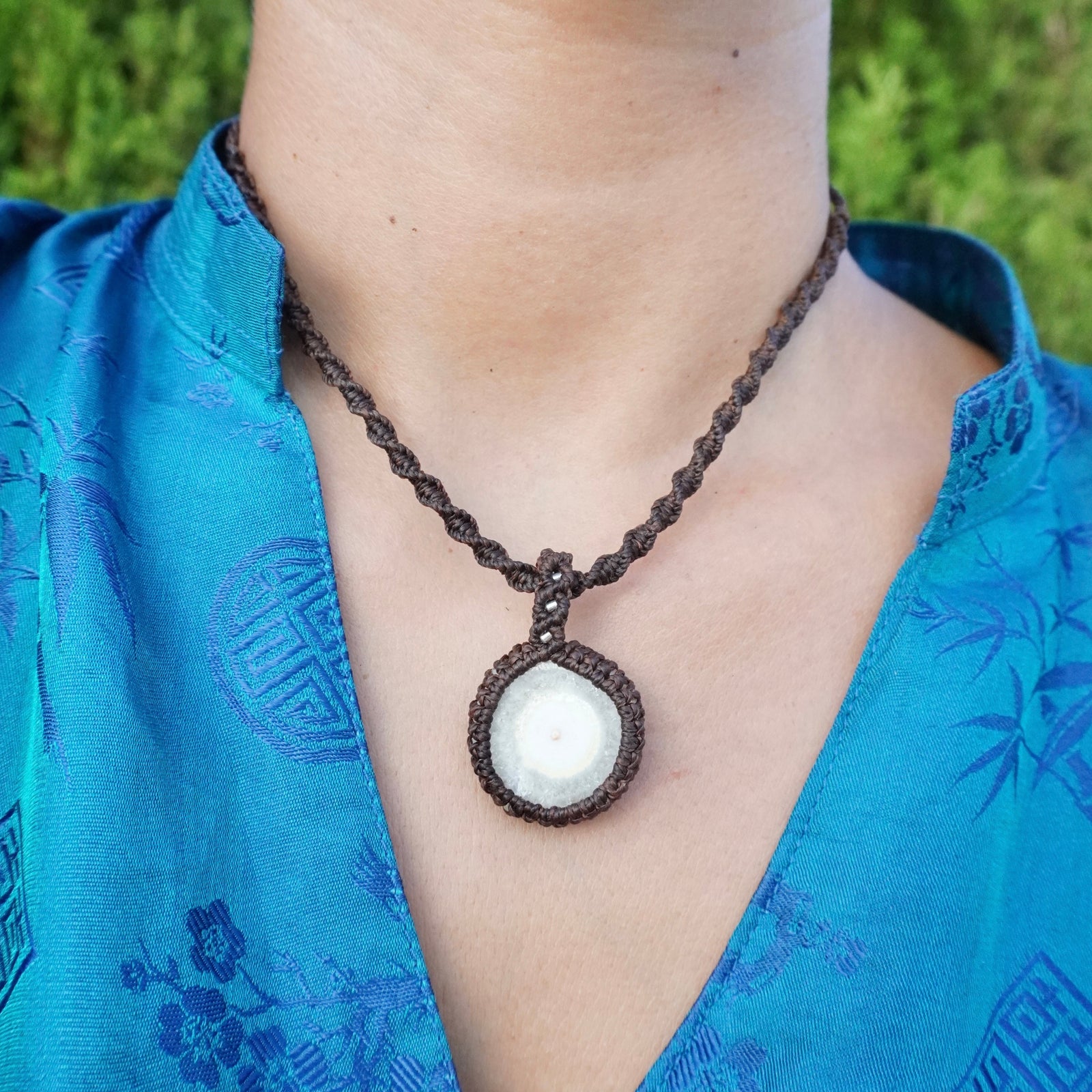 Collar de macramé con Cuarzo Solar y Cuarzo Rosa