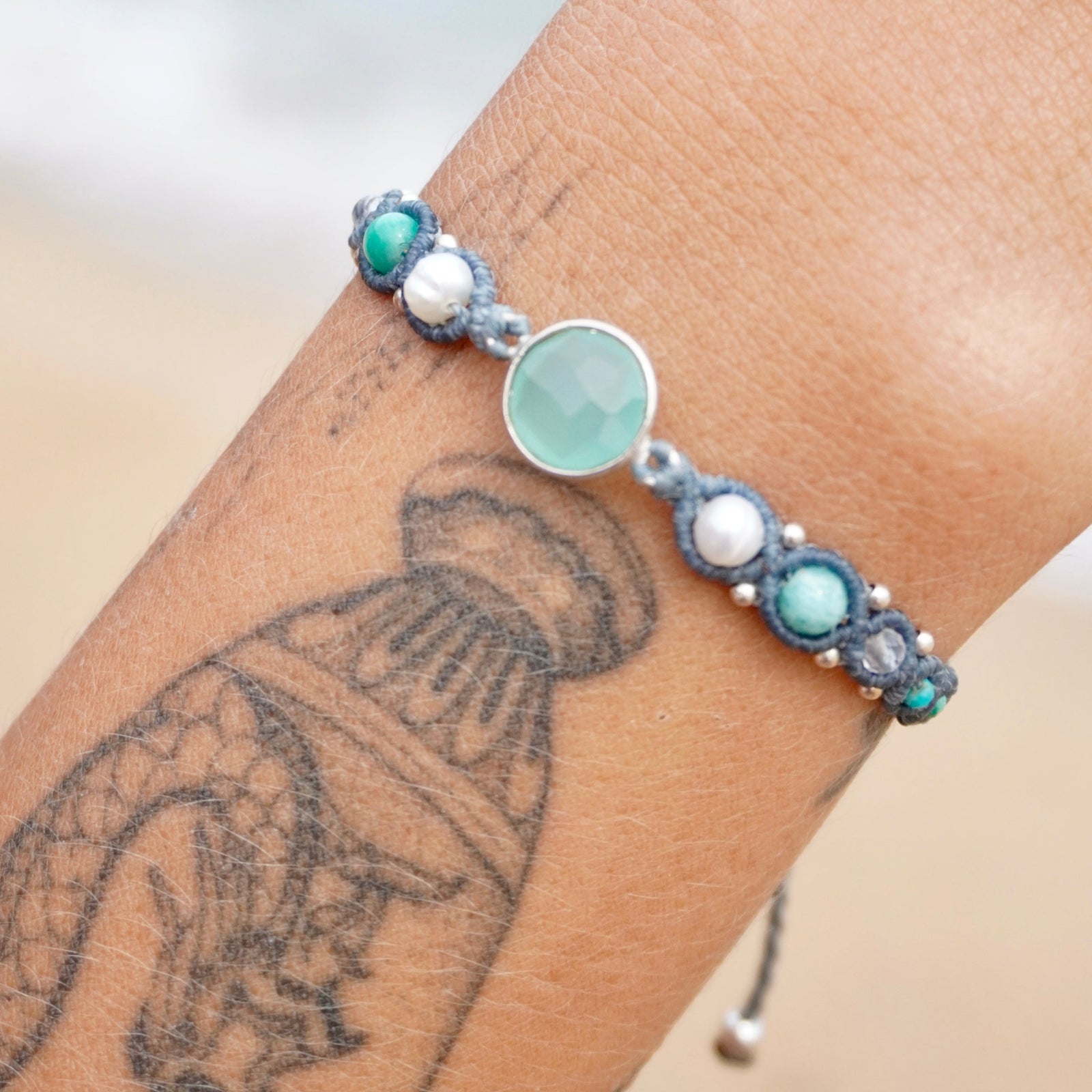 Pulsera de Calcedonia, Perlas, Amazonita, Cuarzo cristal y Turquesa