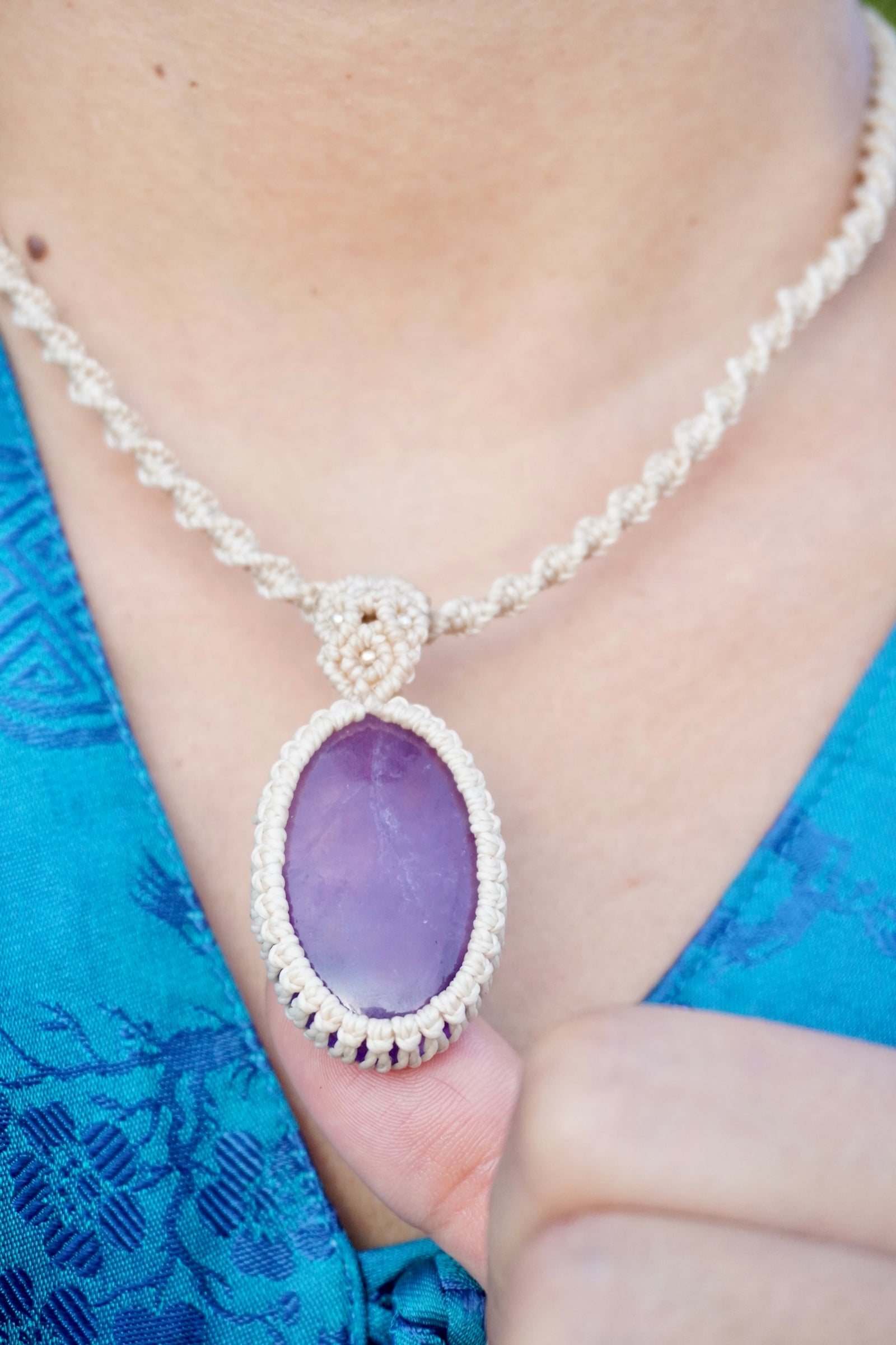 Collar de macramé con Amatista
