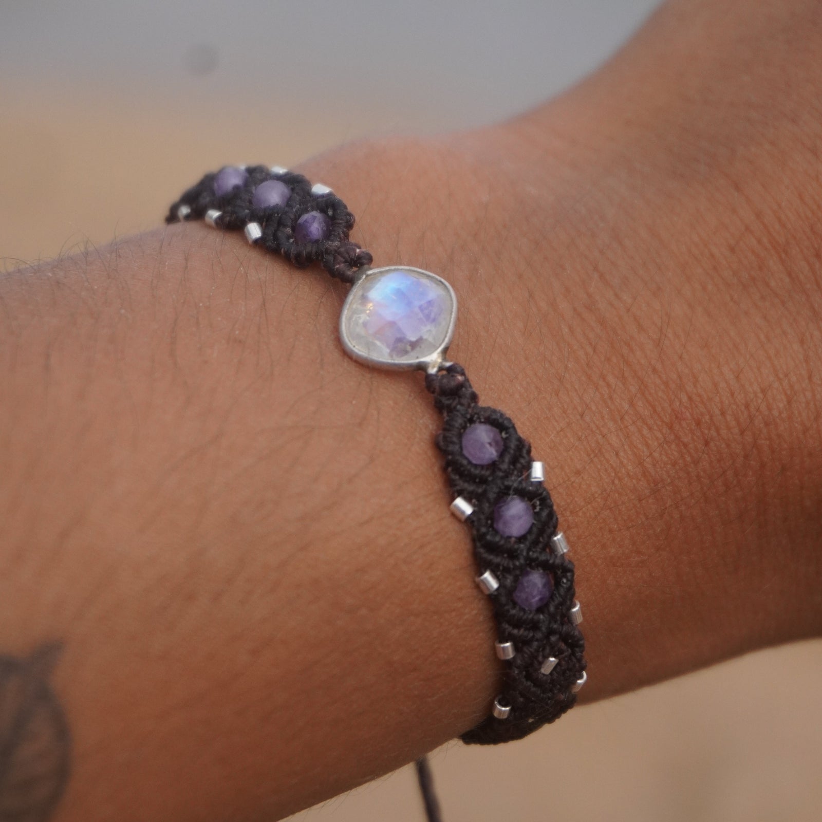 Pulsera de Piedra Luna Arcoiris y Amatista