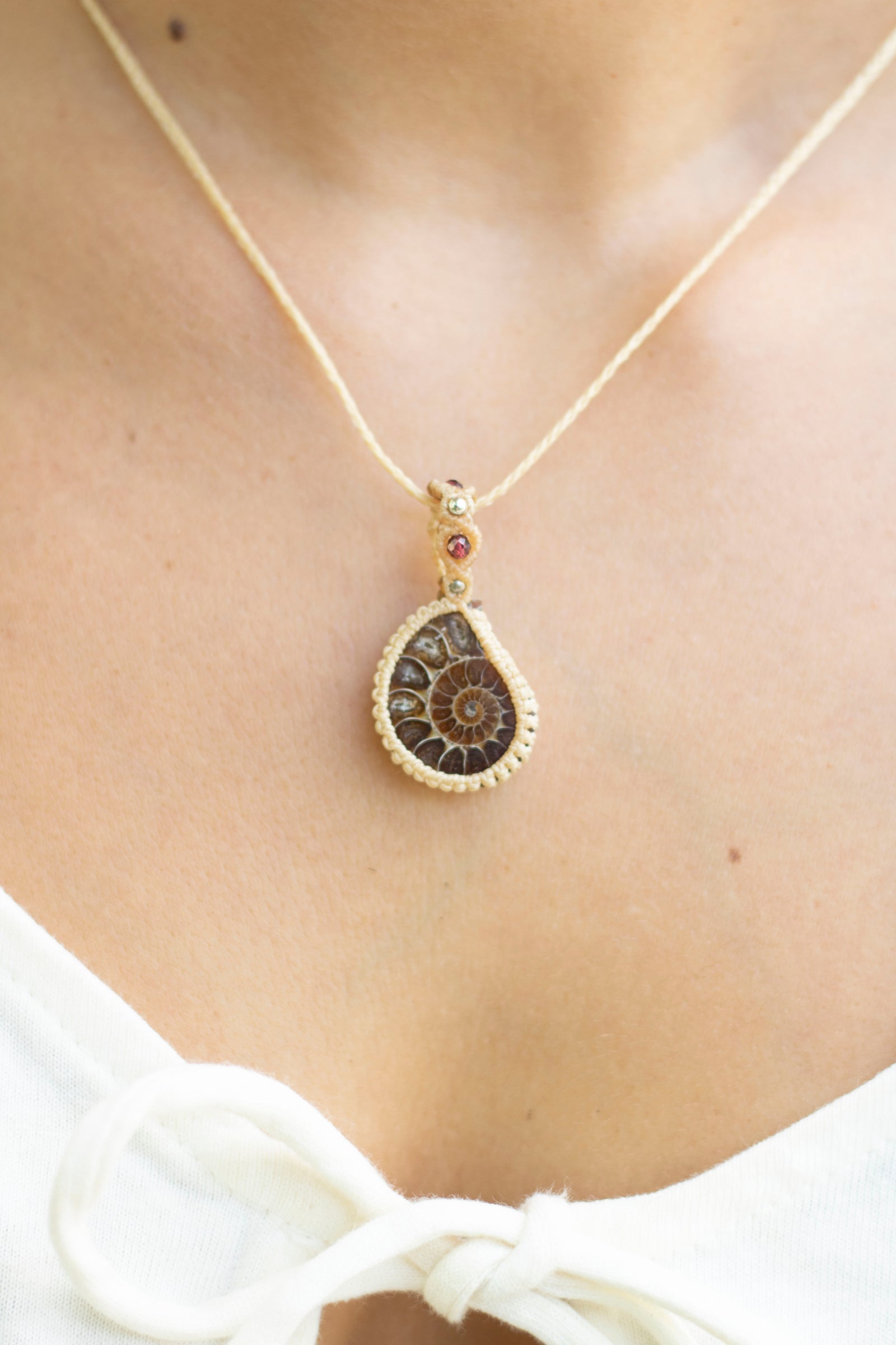 Collar de Amonnite, Granate y Cuarzo Rosa
