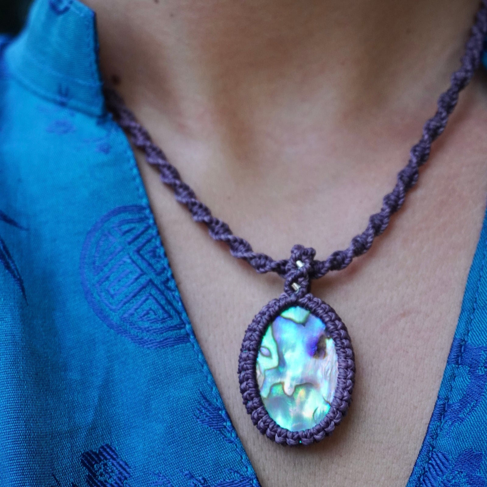 Collar de macramé con Aballone y Amatista