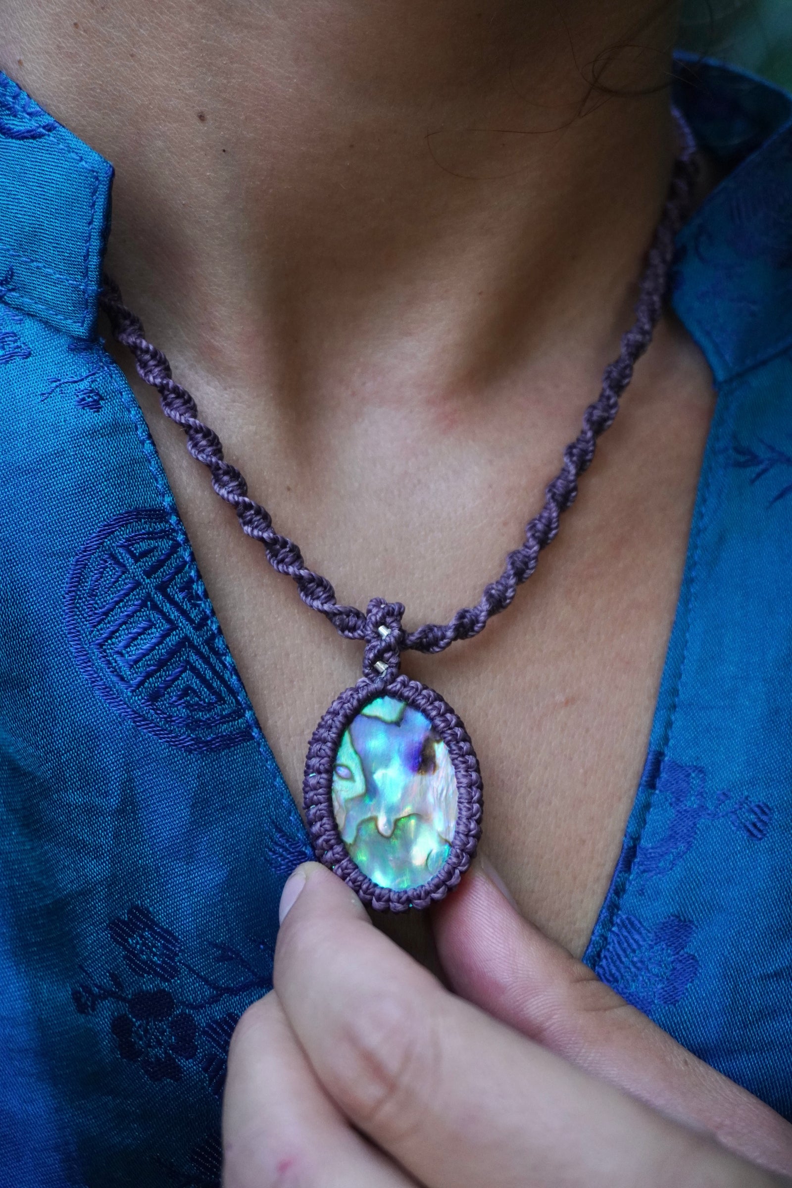 Collar de macramé con Aballone y Amatista
