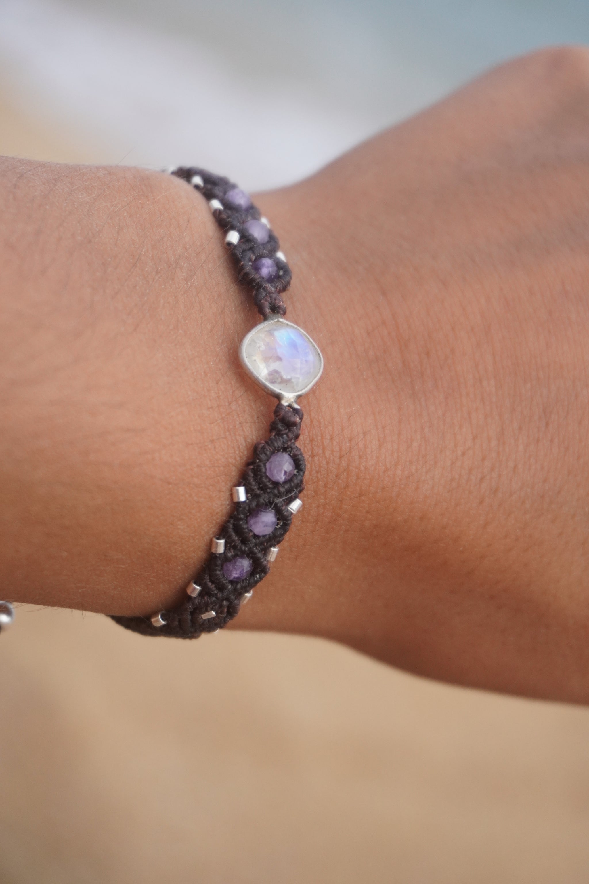 Pulsera de Piedra Luna Arcoiris y Amatista