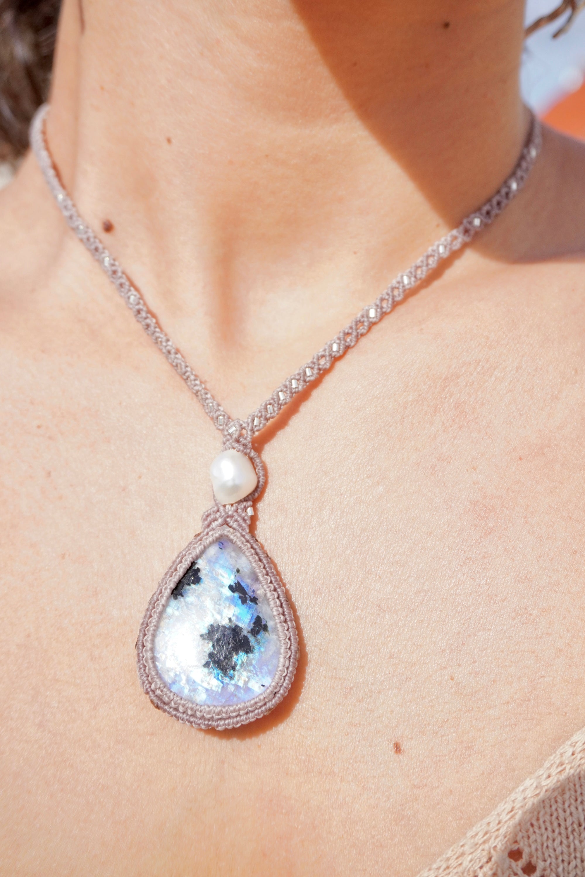 Collar Piedra Luna Arcoíris, Perla, Amatista y Labradorita