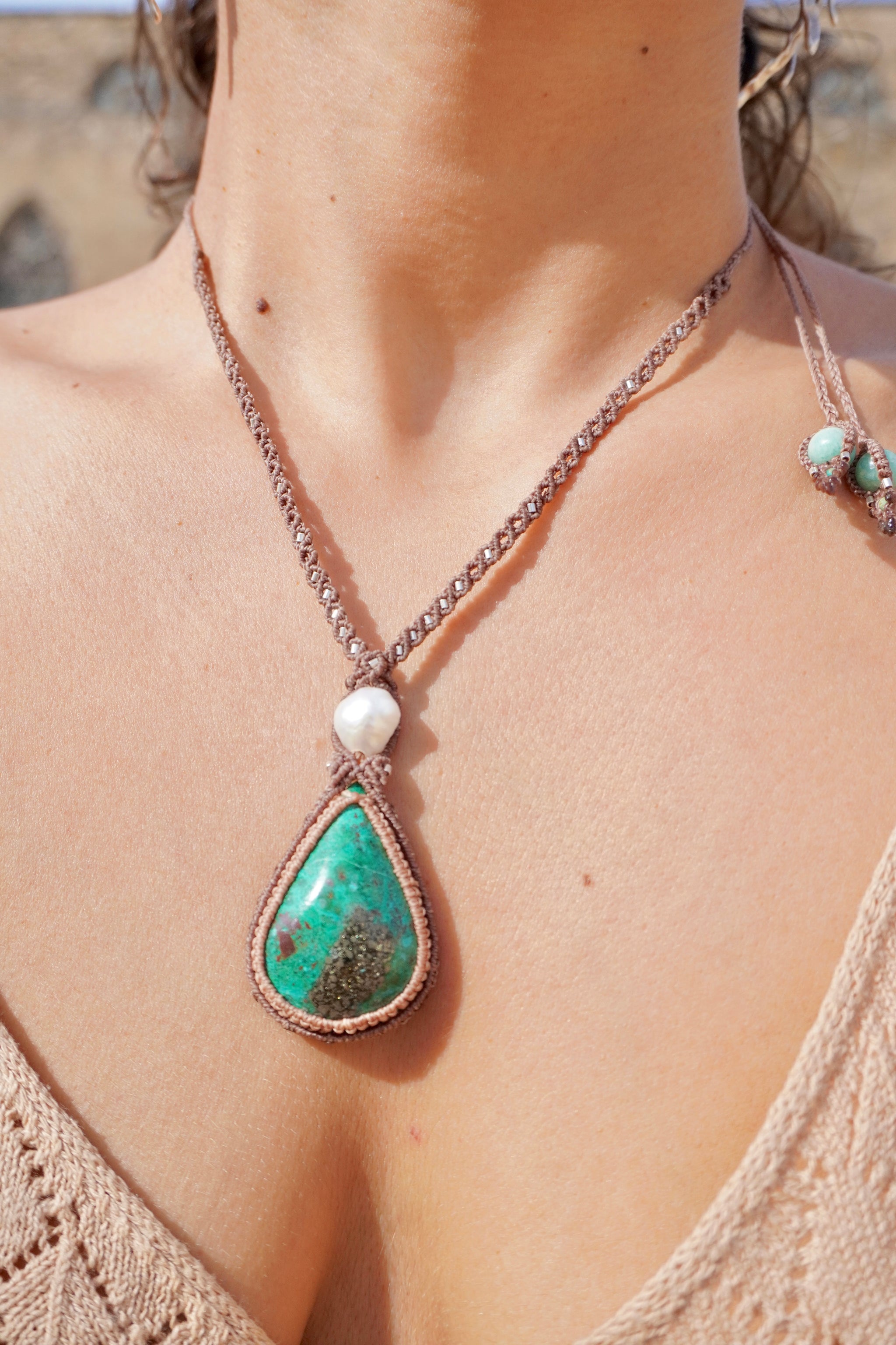 Collar de Crisocola con Pirita, Perla, Amazonita y Turquesa