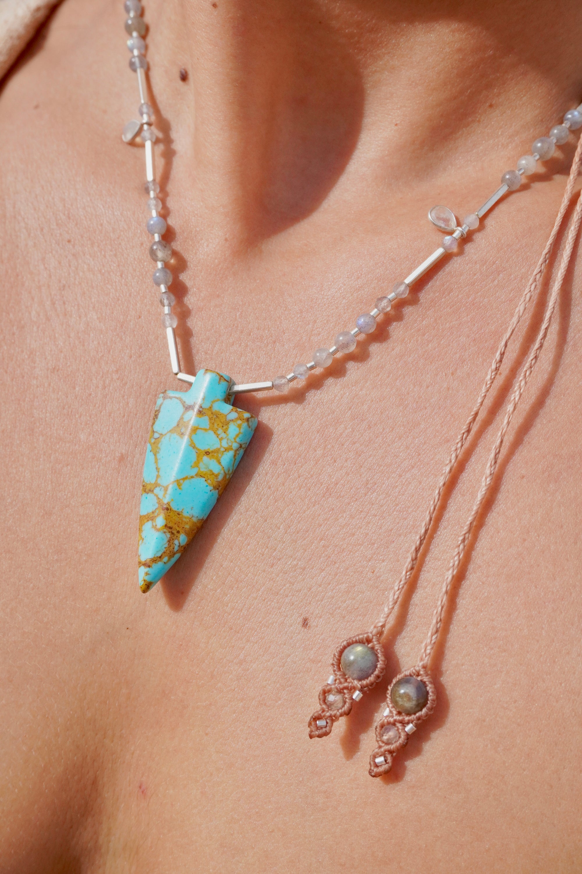 Collar punta de Turquesa, labradorita y piedra luna arcoíris