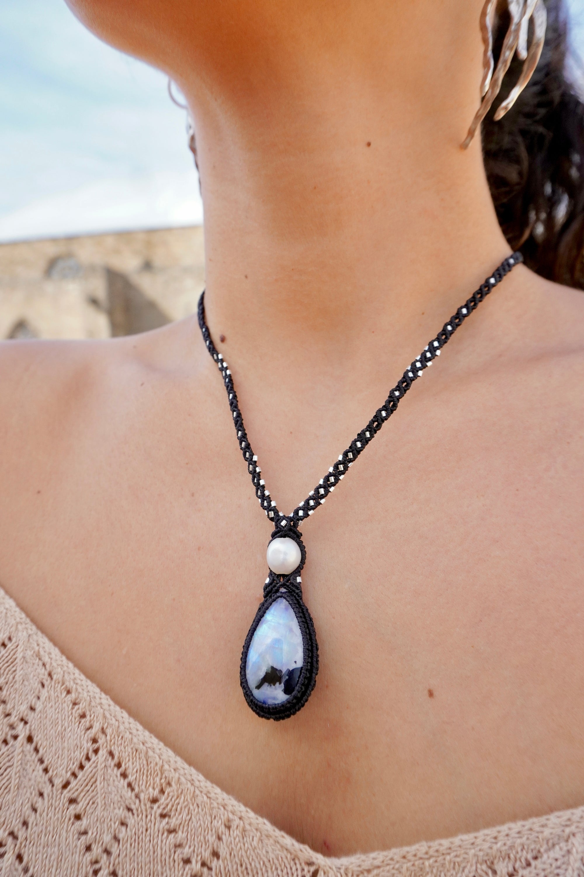 Collar de Piedra Luna Arcoíris, perla, amatista y cuarzo rosa