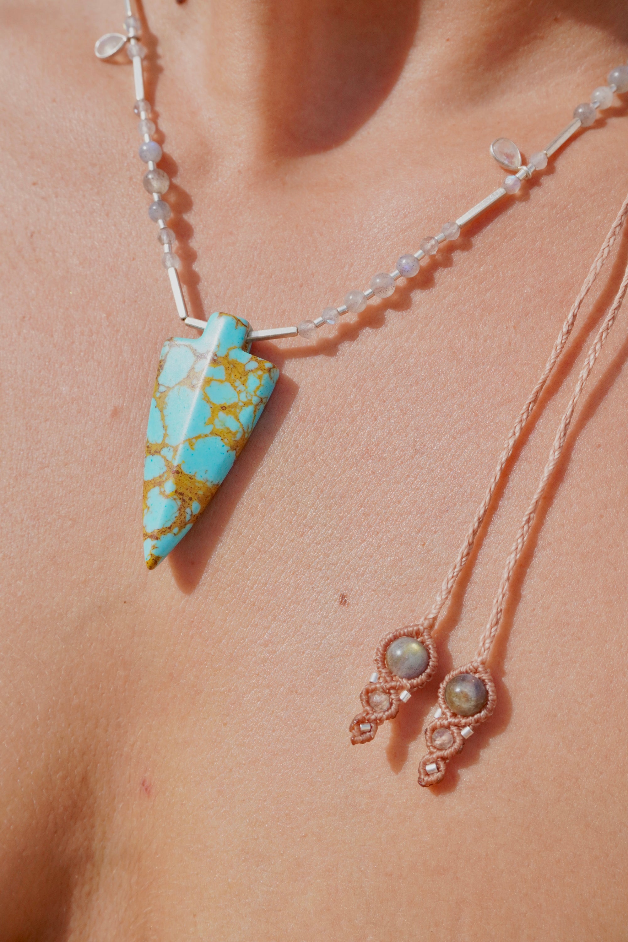 Collar punta de Turquesa, labradorita y piedra luna arcoíris