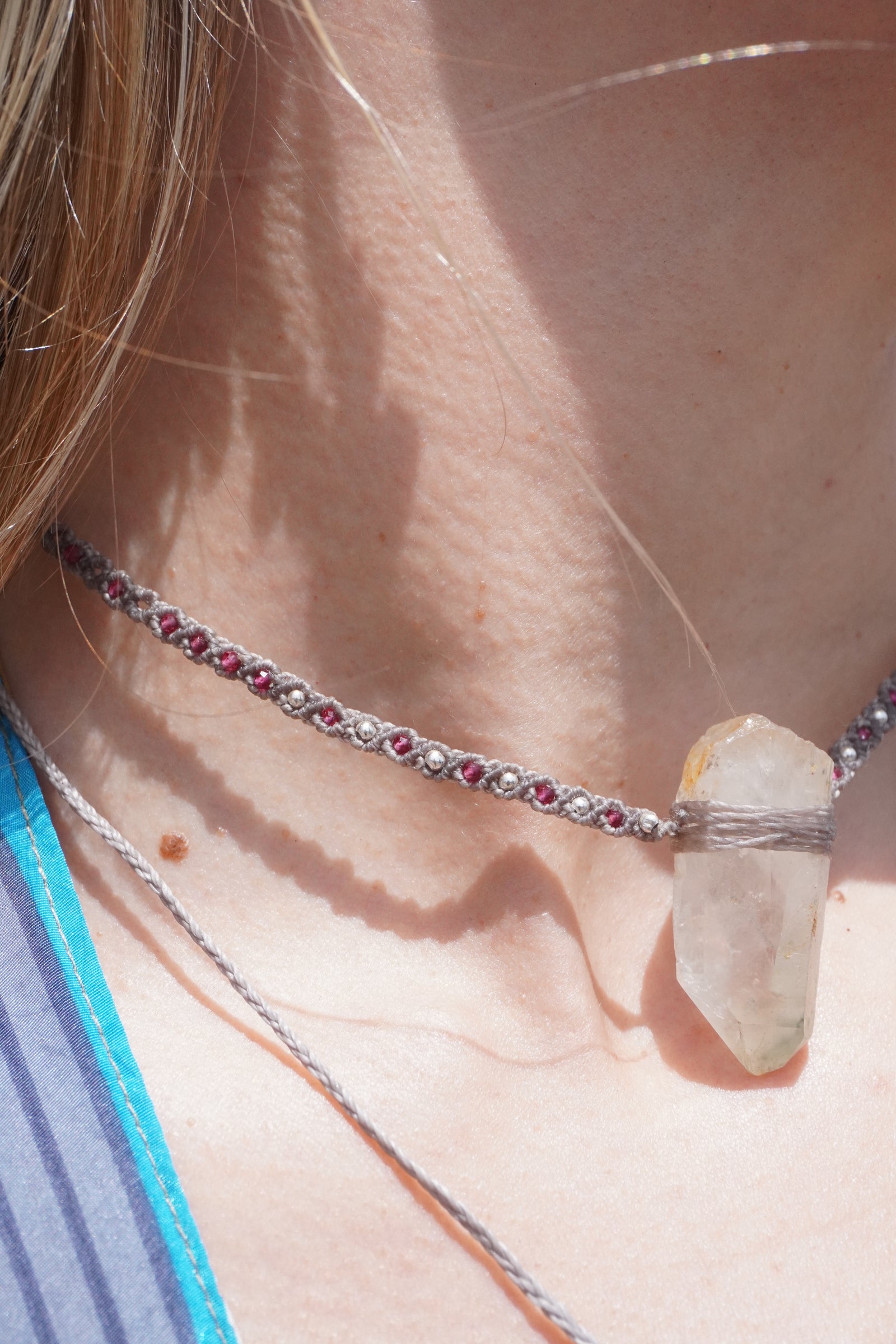 Collar Punta de Cuarzo en bruto y Rubíes