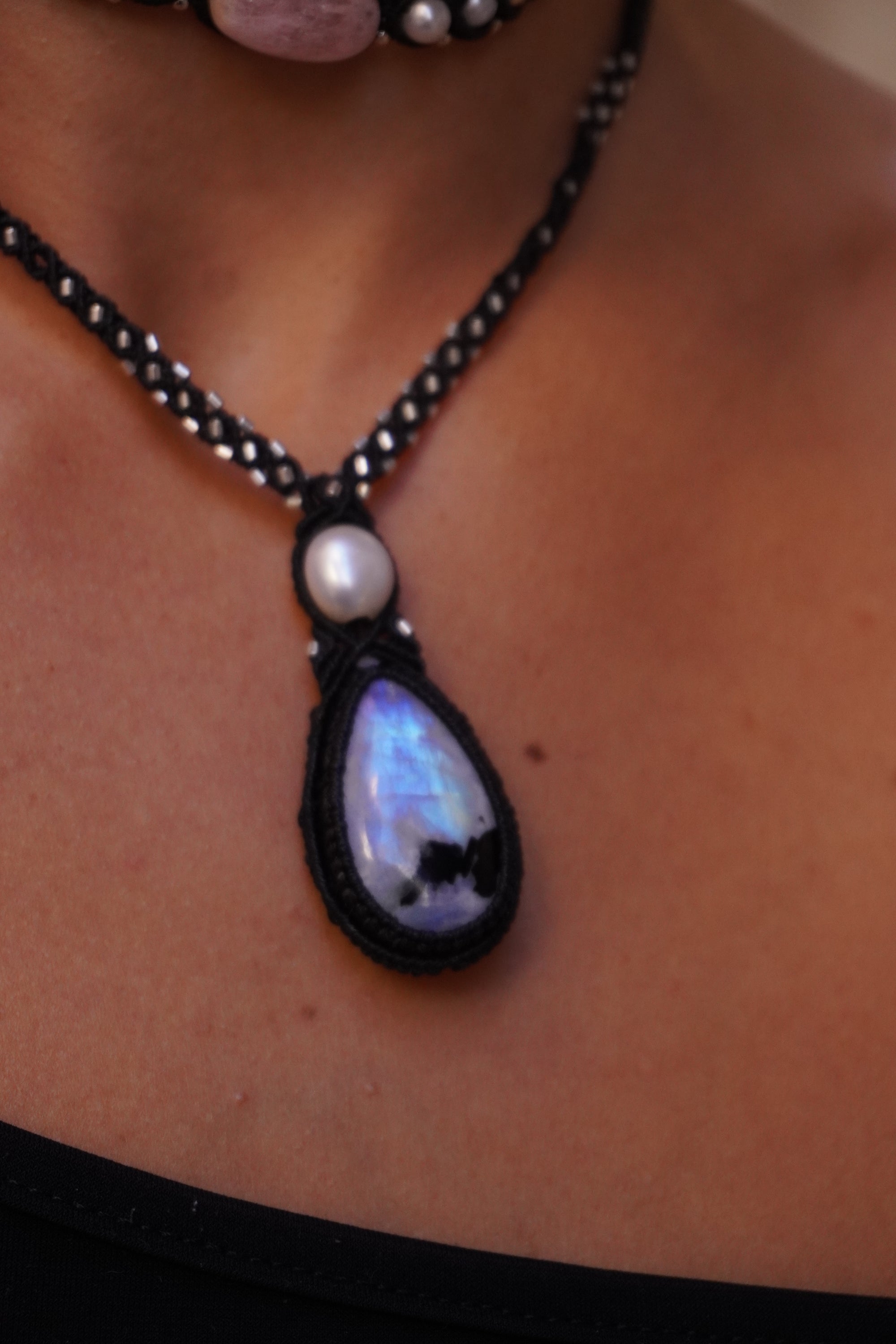 Collar de Piedra Luna Arcoíris, perla, amatista y cuarzo rosa