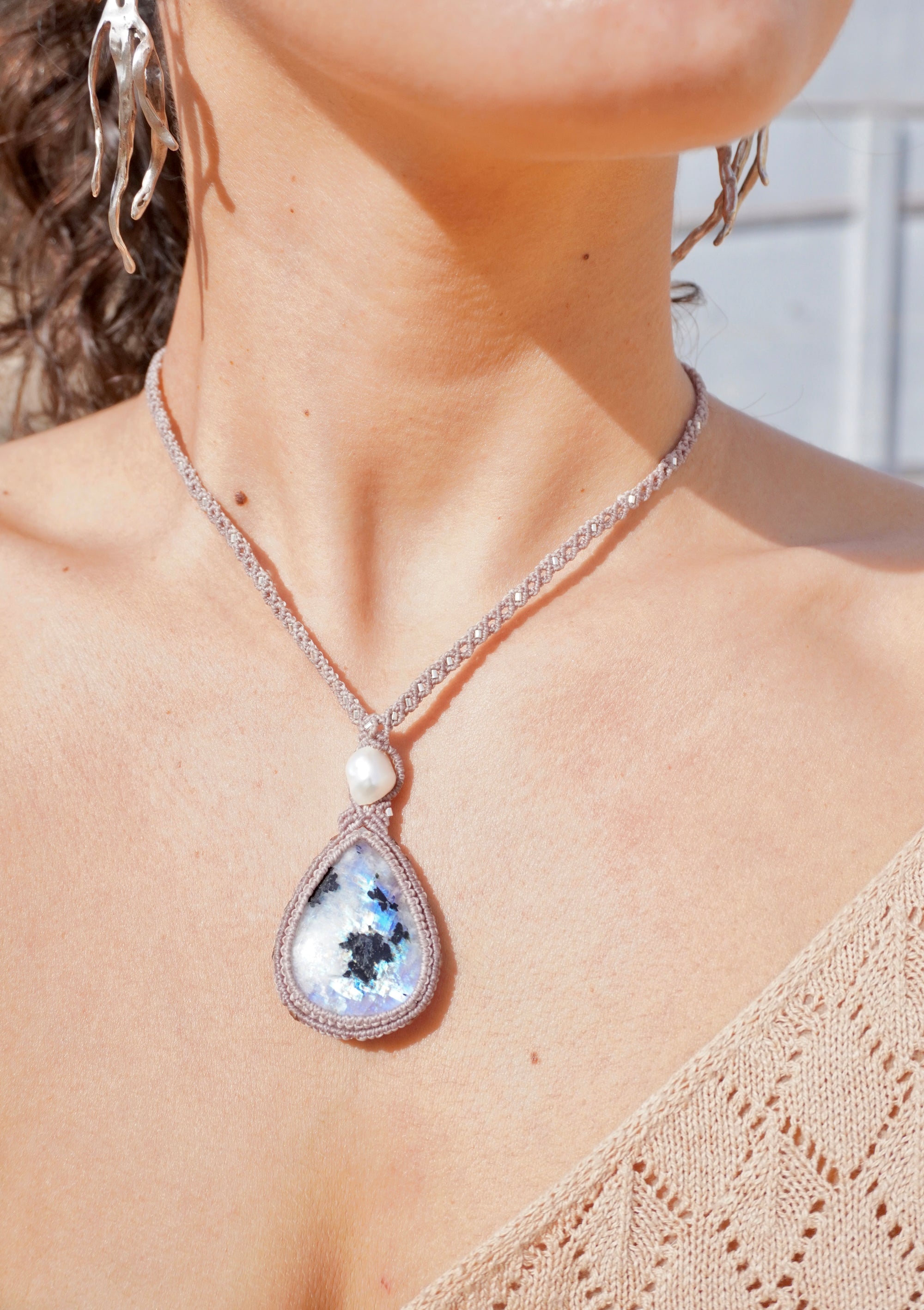 Collar Piedra Luna Arcoíris, Perla, Amatista y Labradorita