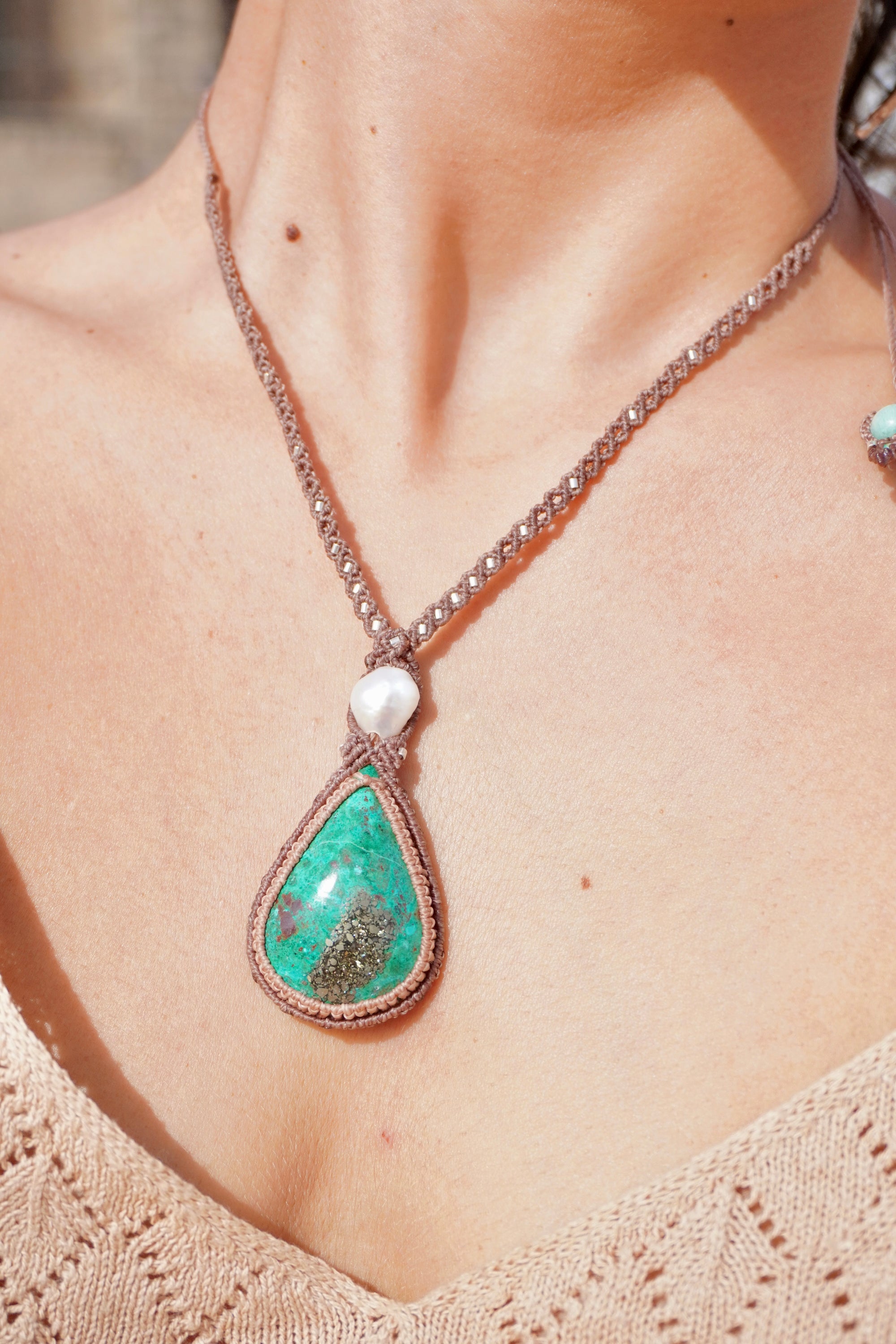 Collar de Crisocola con Pirita, Perla, Amazonita y Turquesa