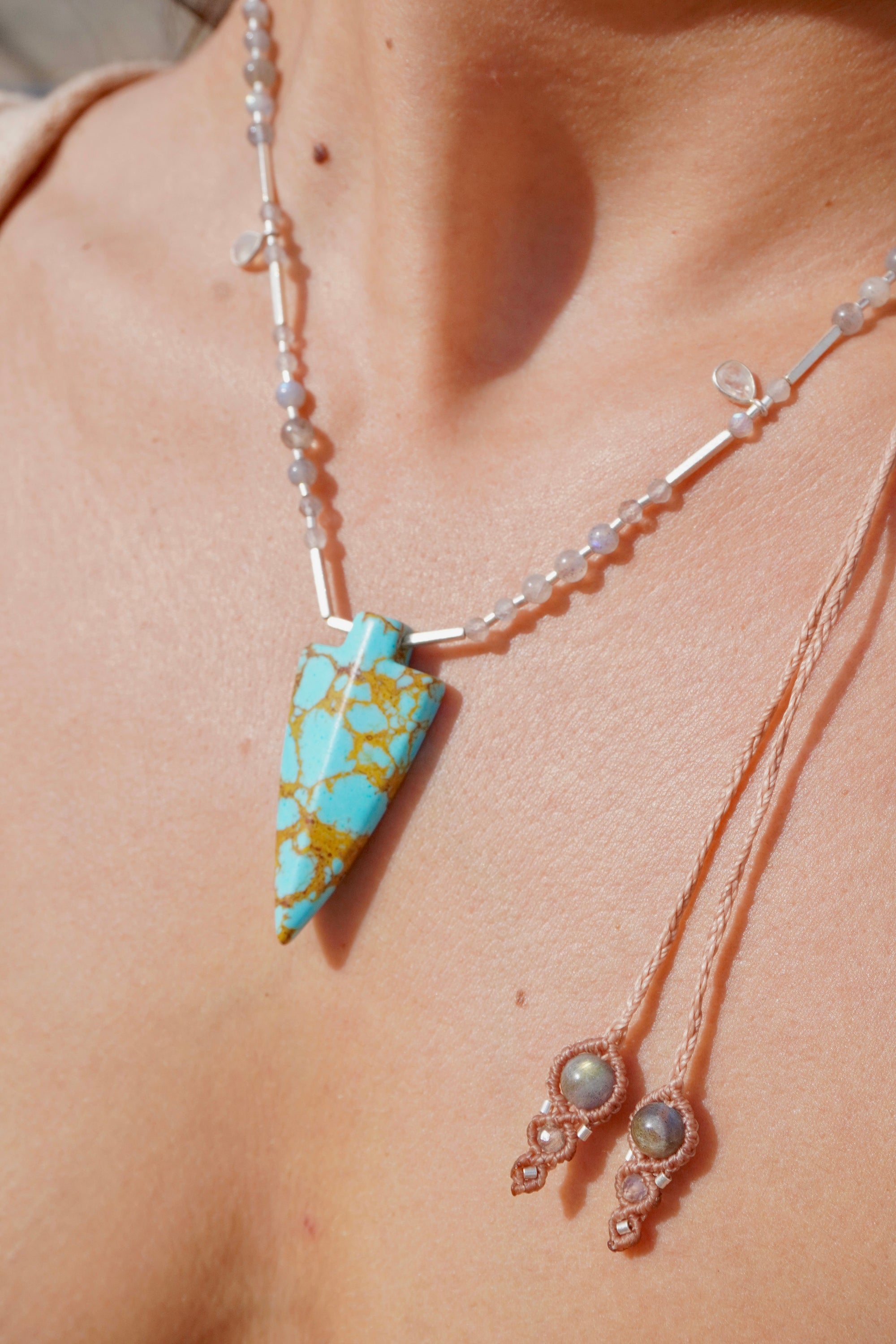 Collar punta de Turquesa, labradorita y piedra luna arcoíris