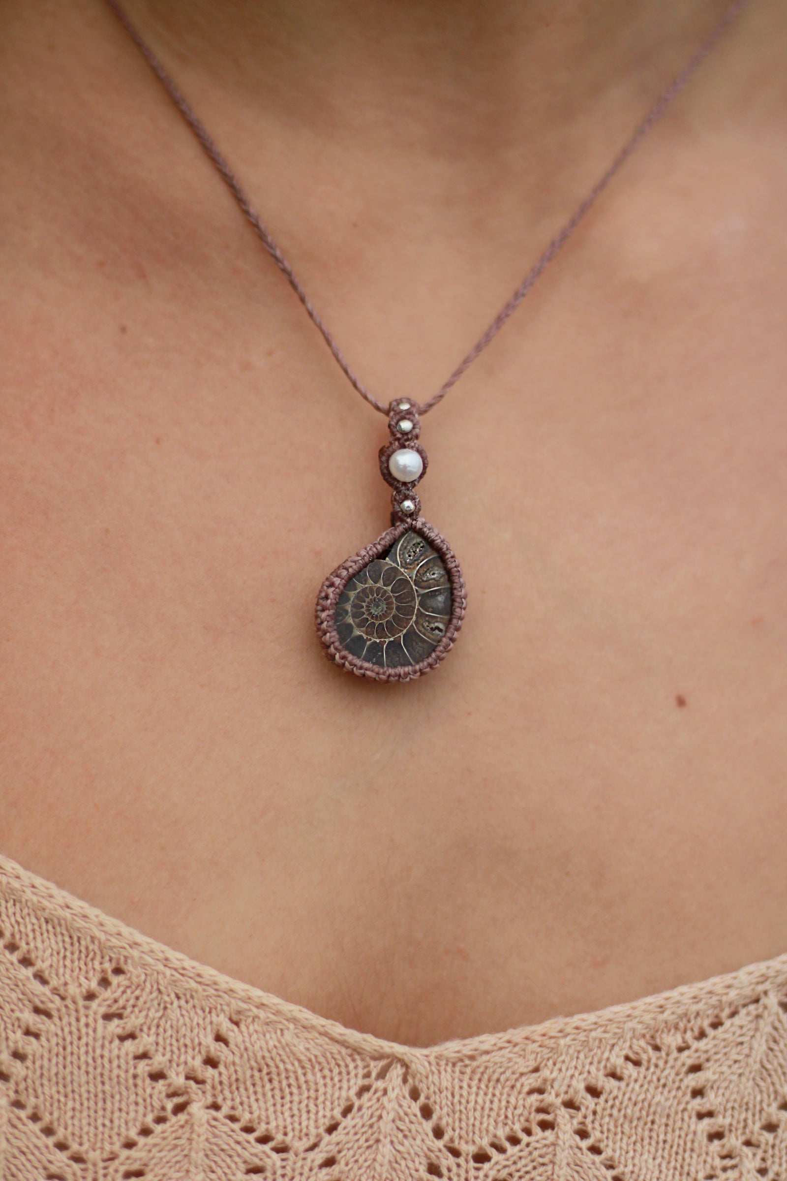Collar de Amonnite, Perlas y Cuarzo Rosa