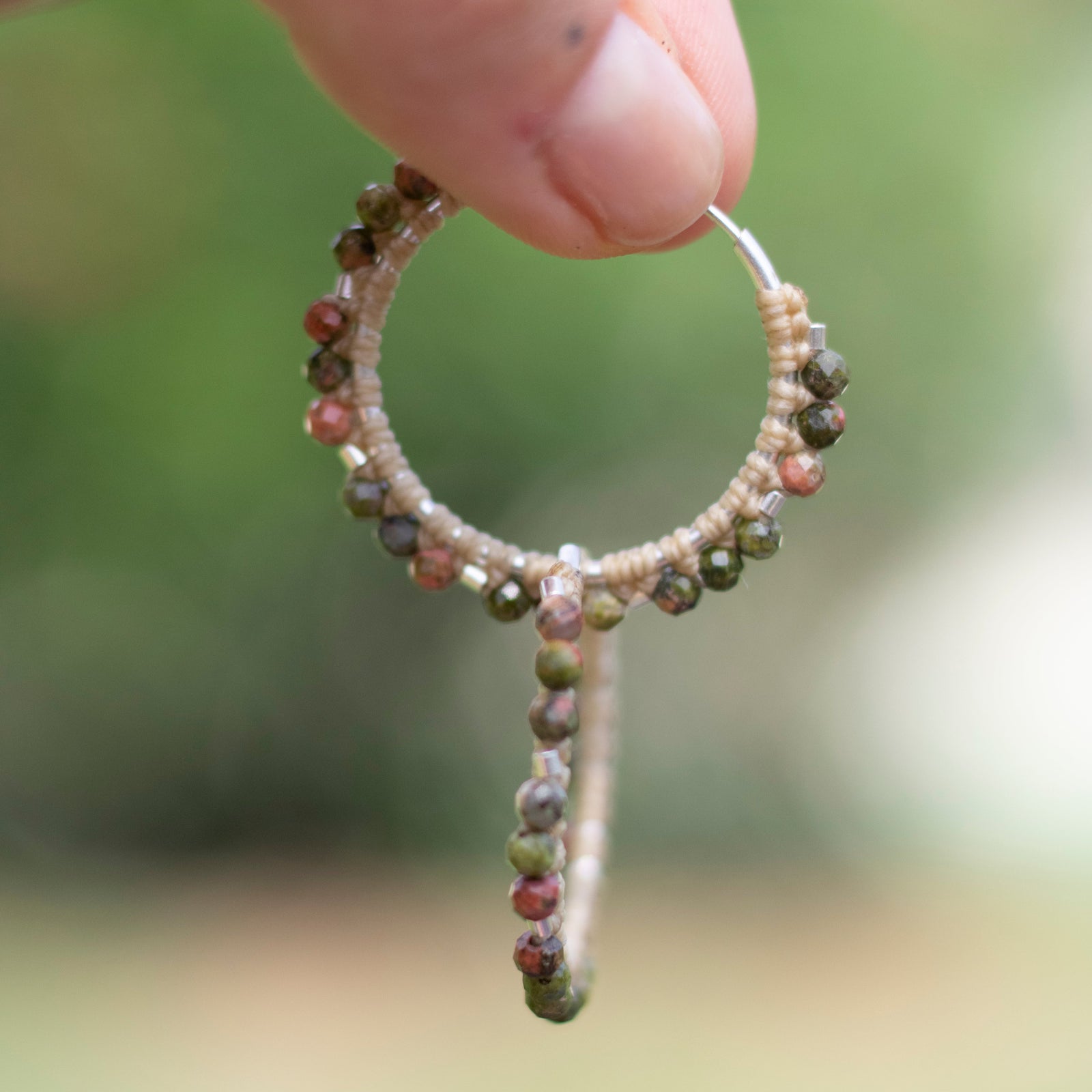 Aros de plata con Unakita