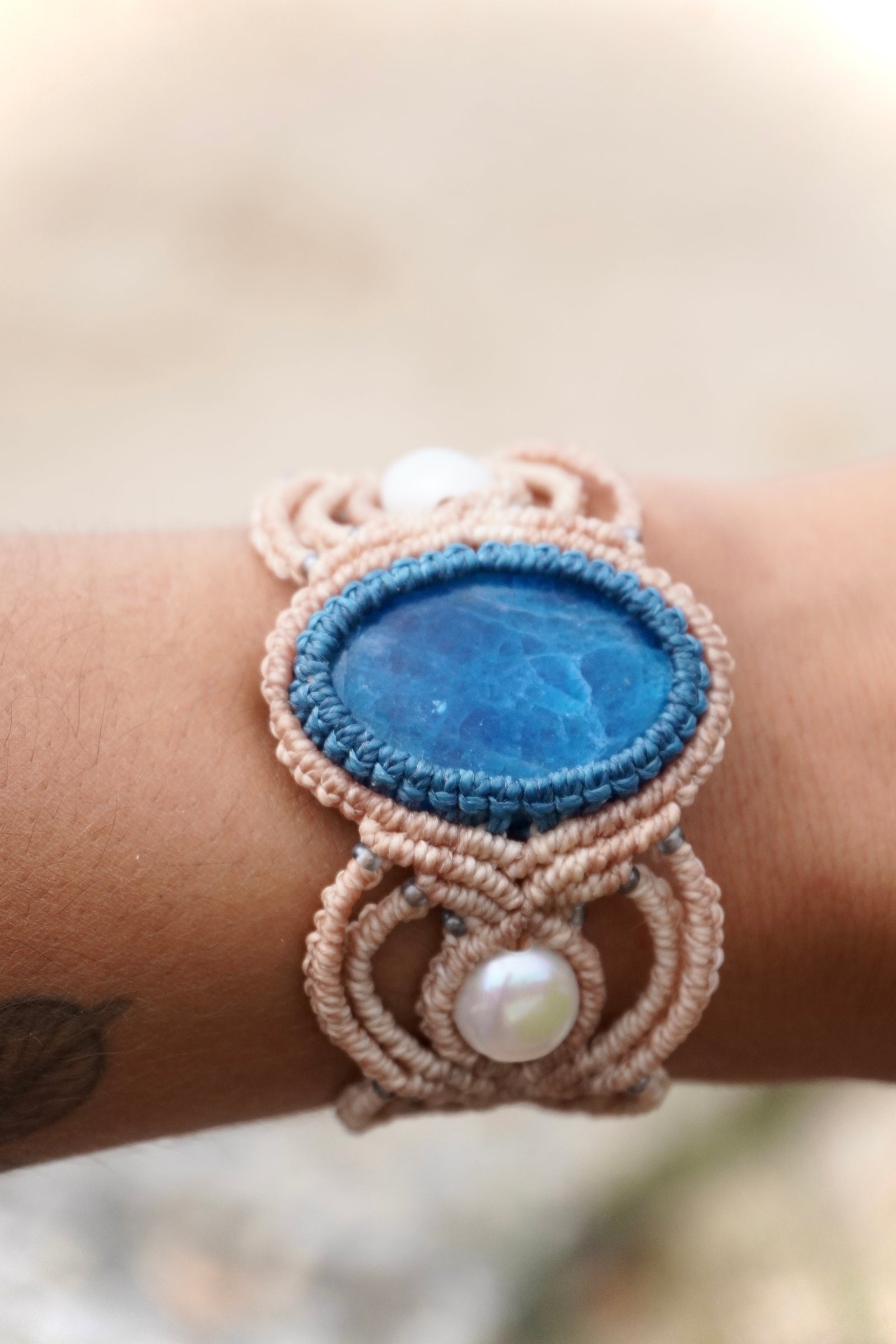 Brazalete de Apatita y Perlas