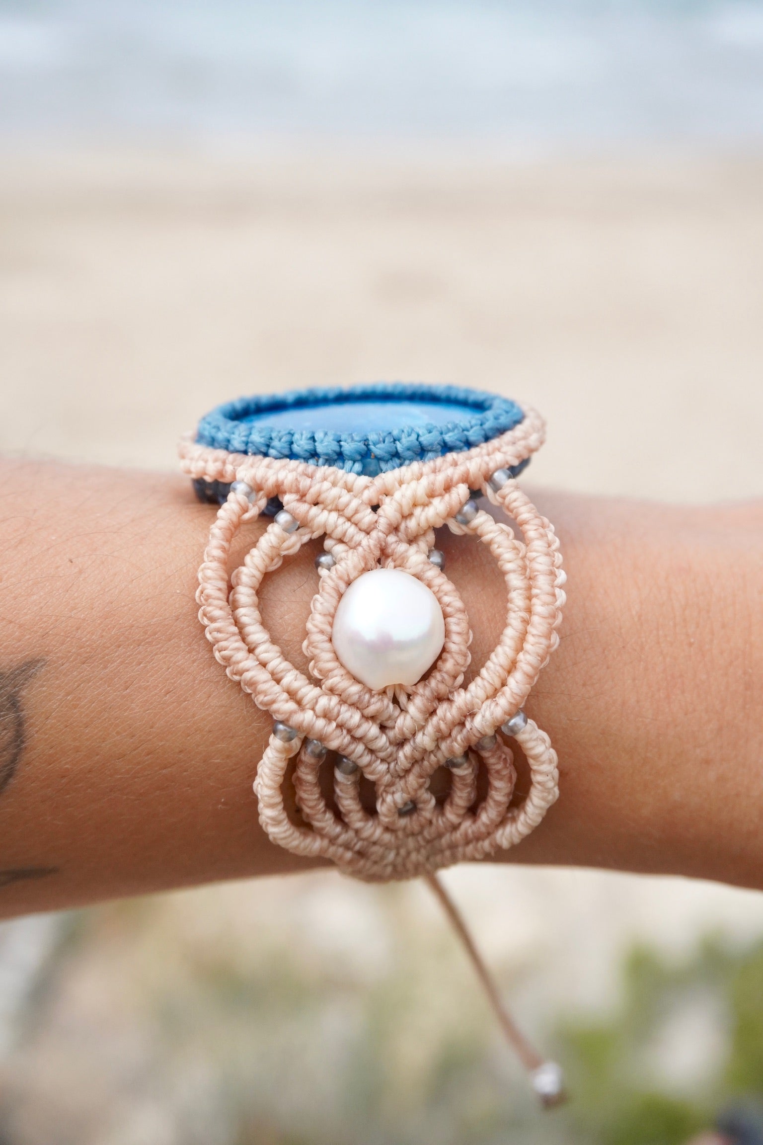 Brazalete de Apatita y Perlas