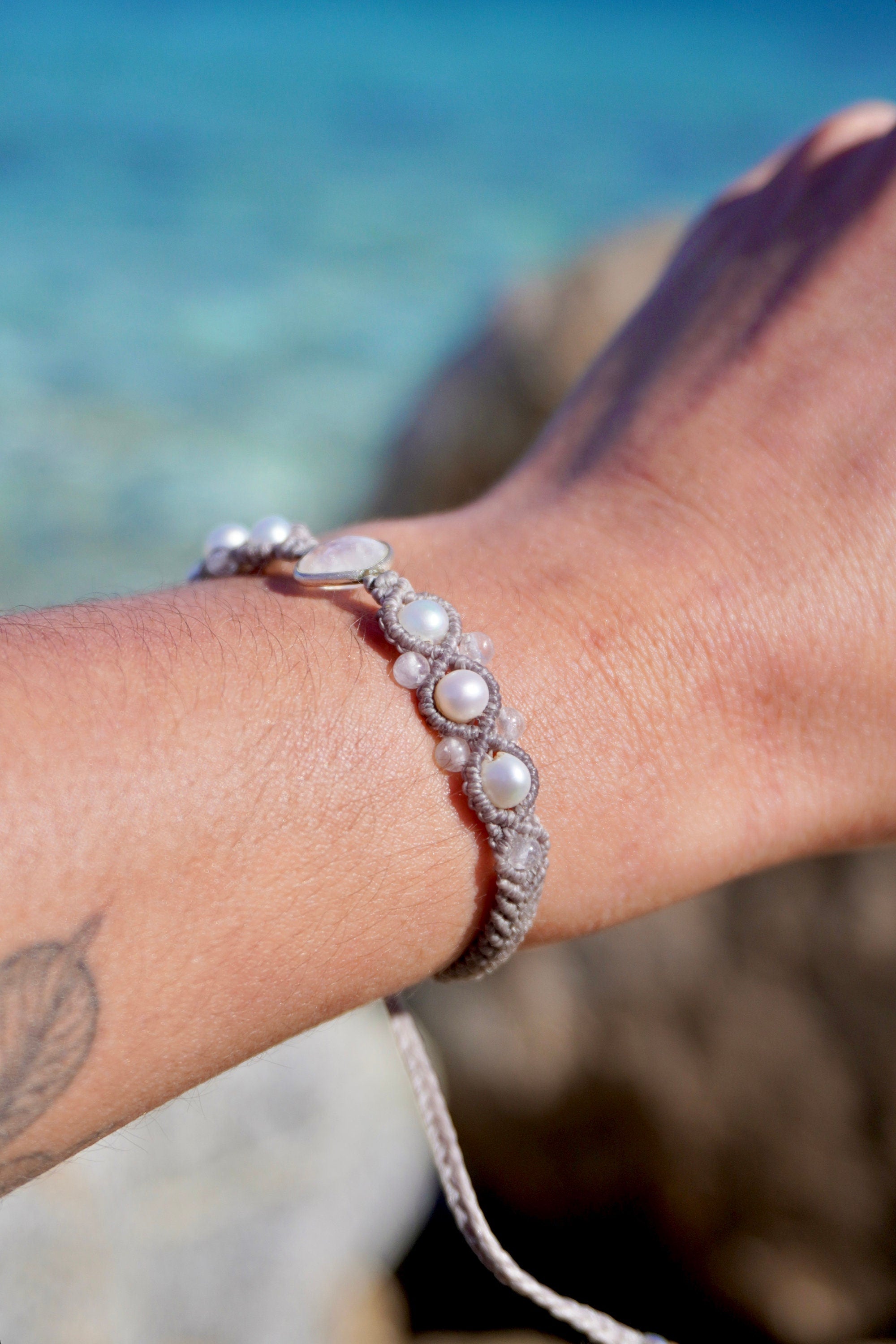 Pulsera de Piedra Luna Arcoiris, Perlas y Cuarzo Cristal