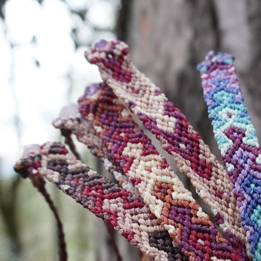 Chocker de macramé con Amatista y Cuarzo Rosa