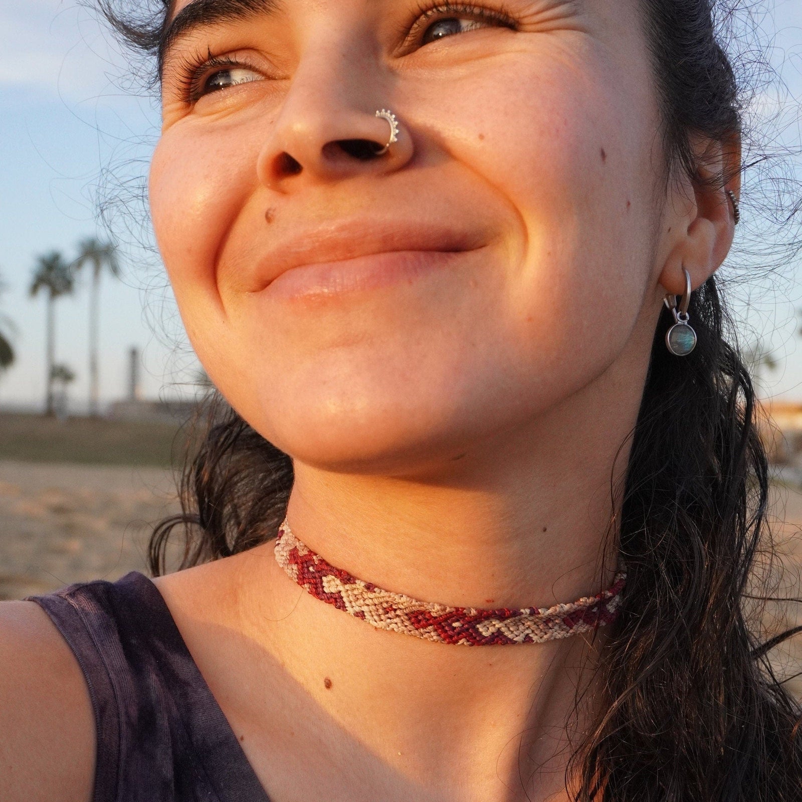 Chocker de macramé burdeos con Amatista