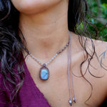 Collar de Piedra Luna Arcoíris y cuarzo rosa, con plata en micromacramé