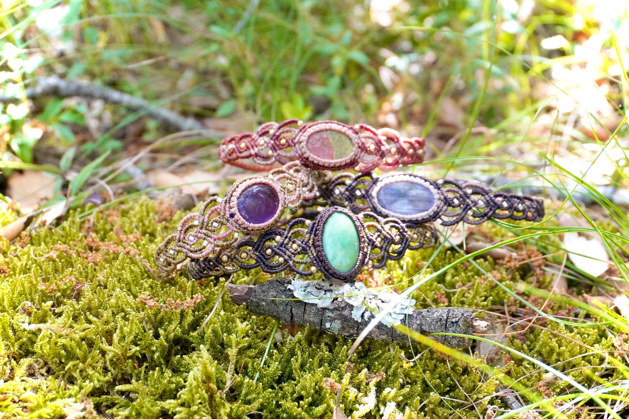 Brazalete Labradorita y plata en micromacramé