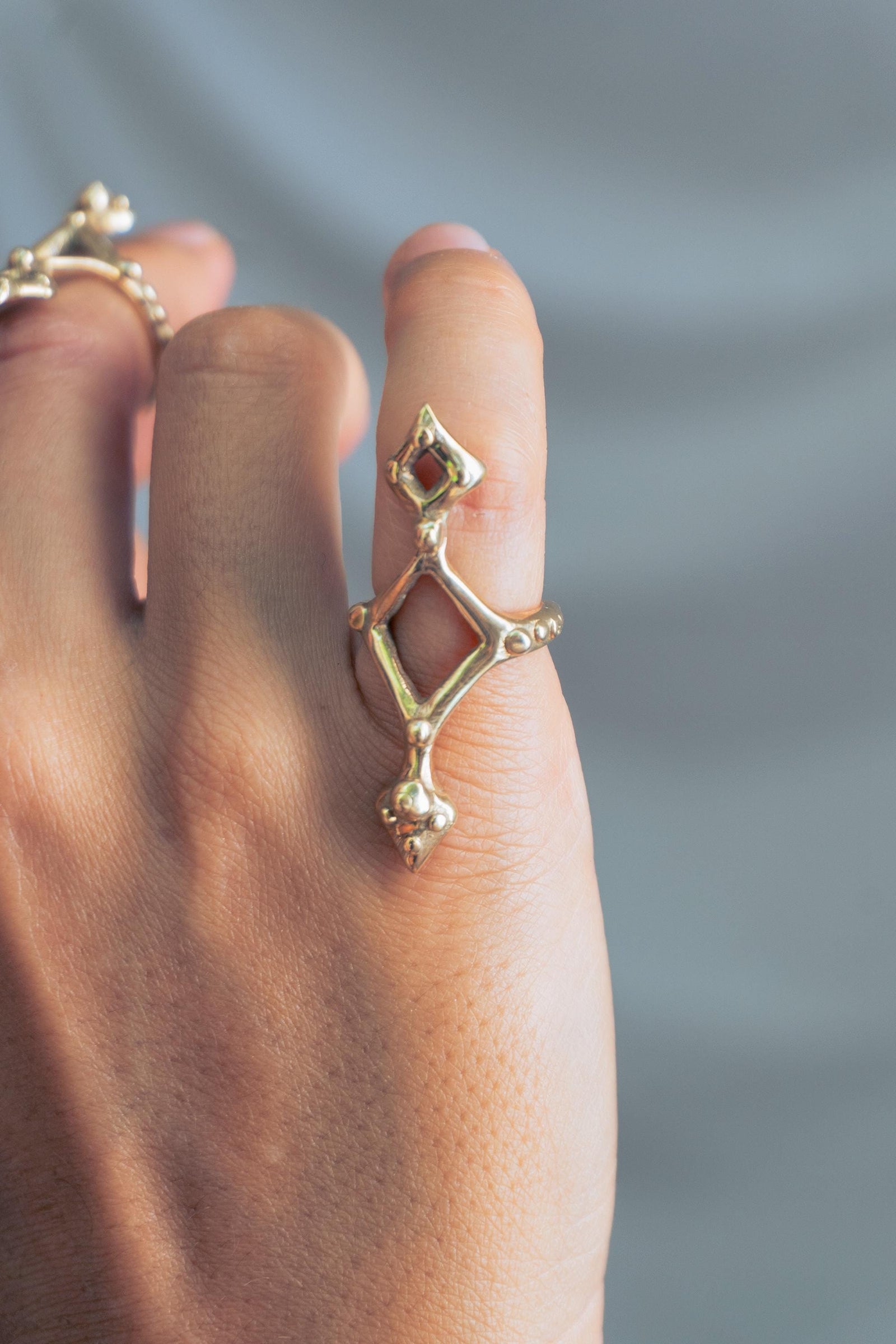 Anillo triple rombo en bronce