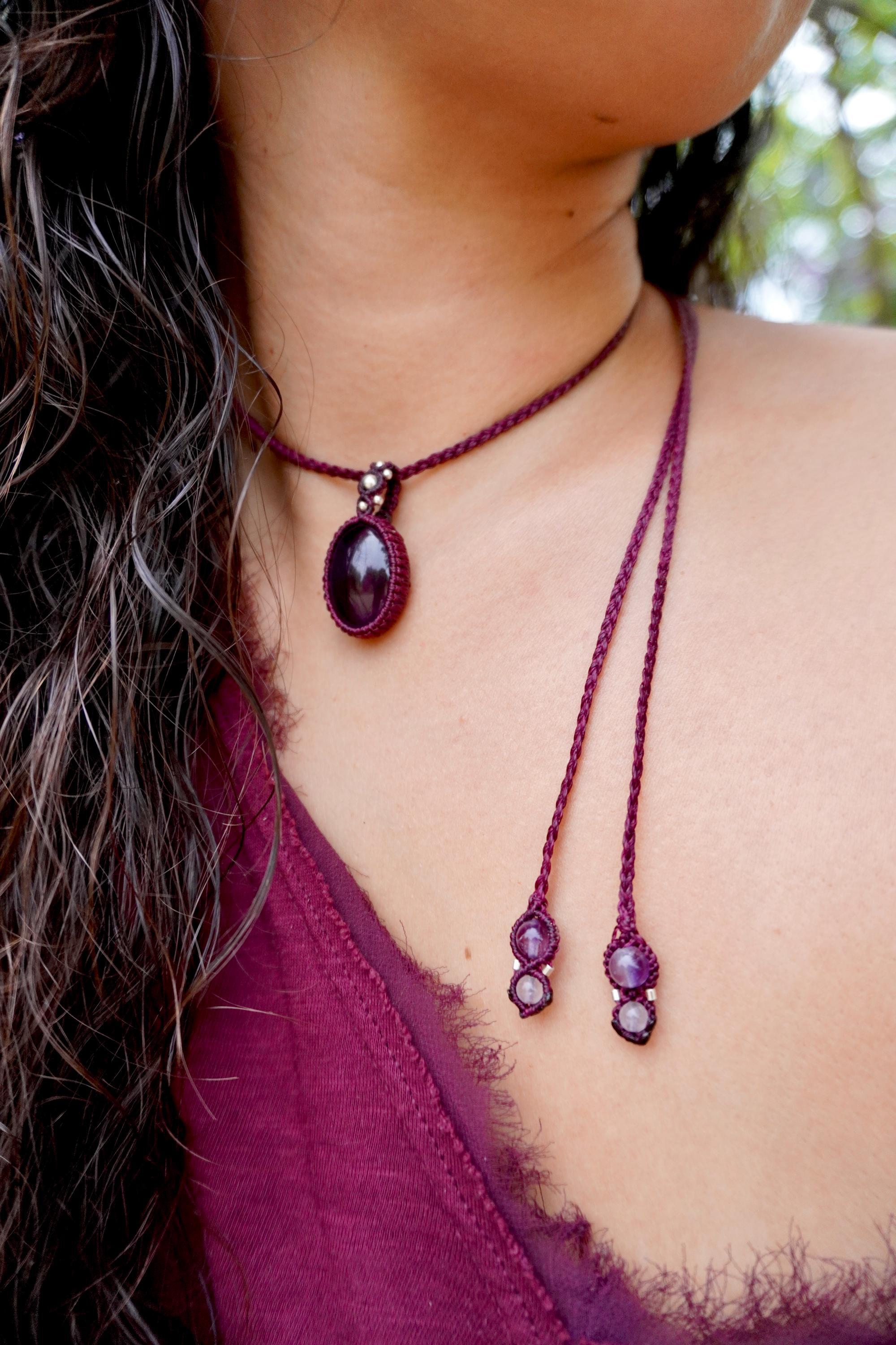 Collar de Amatista y plata en micromacramé burdeo
