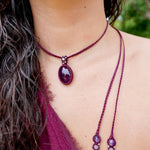 Collar de Amatista y plata en micromacramé burdeo