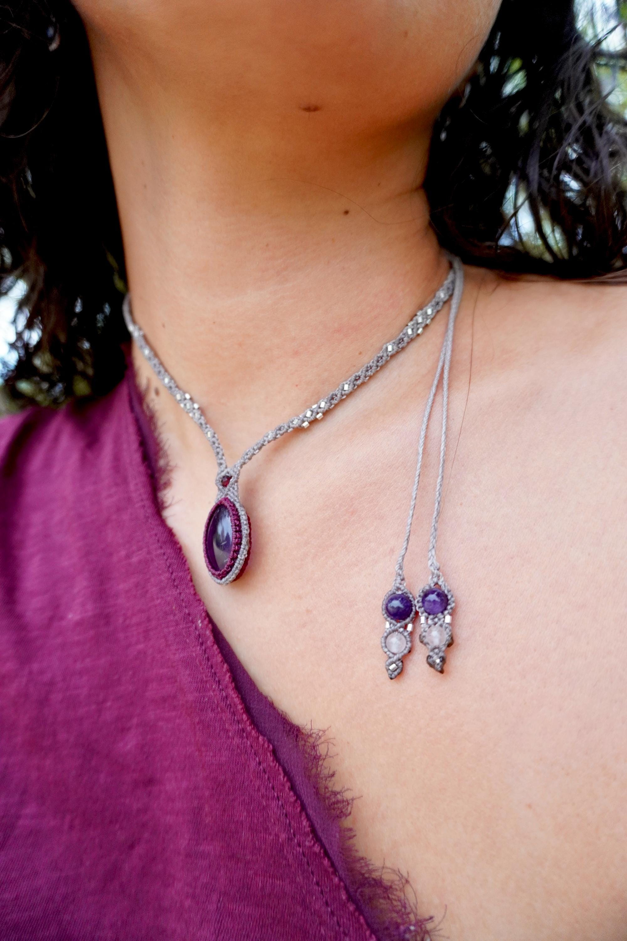 Collar de Amatista y granate con plata en micromacramé