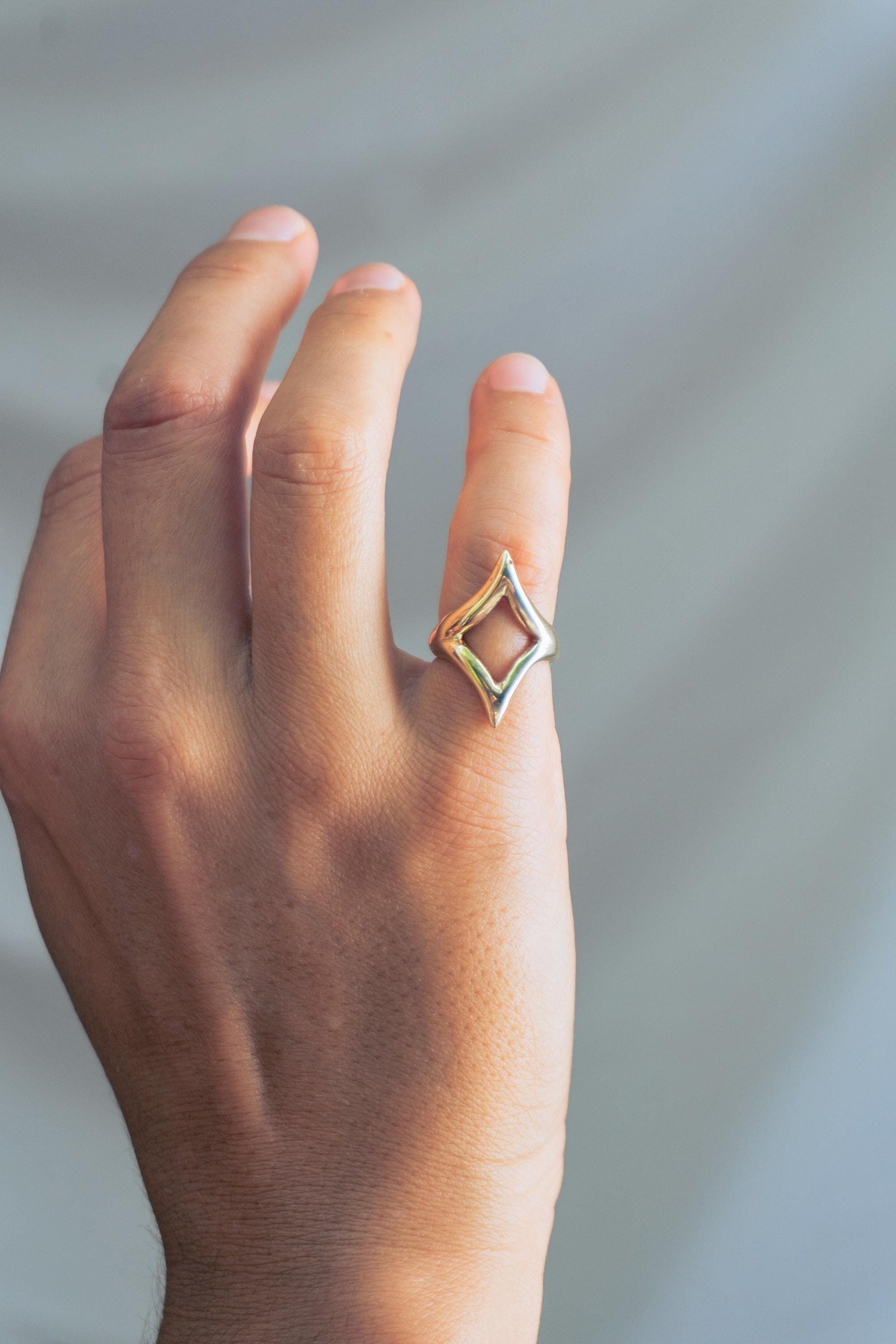 Anillo rombo en bronce